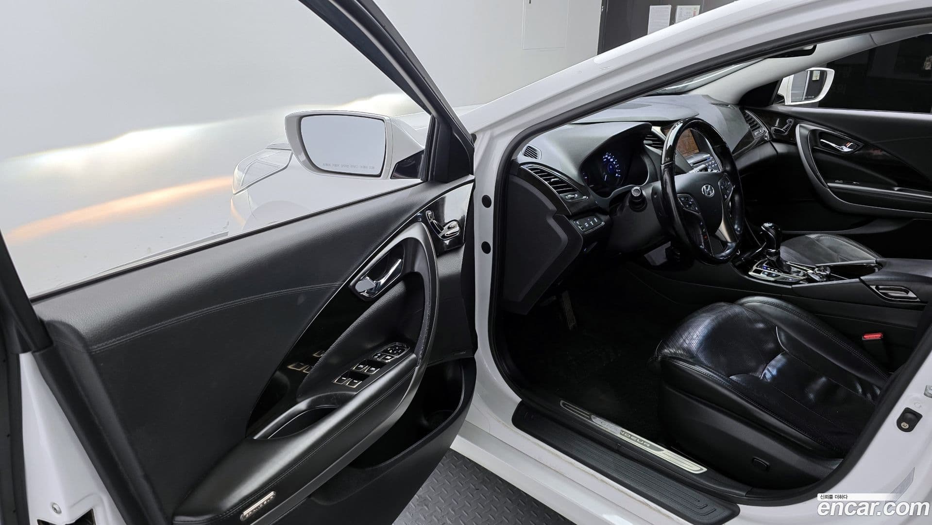 Main__Slider__Photo:Grandeur Hyundai 2011.1-10