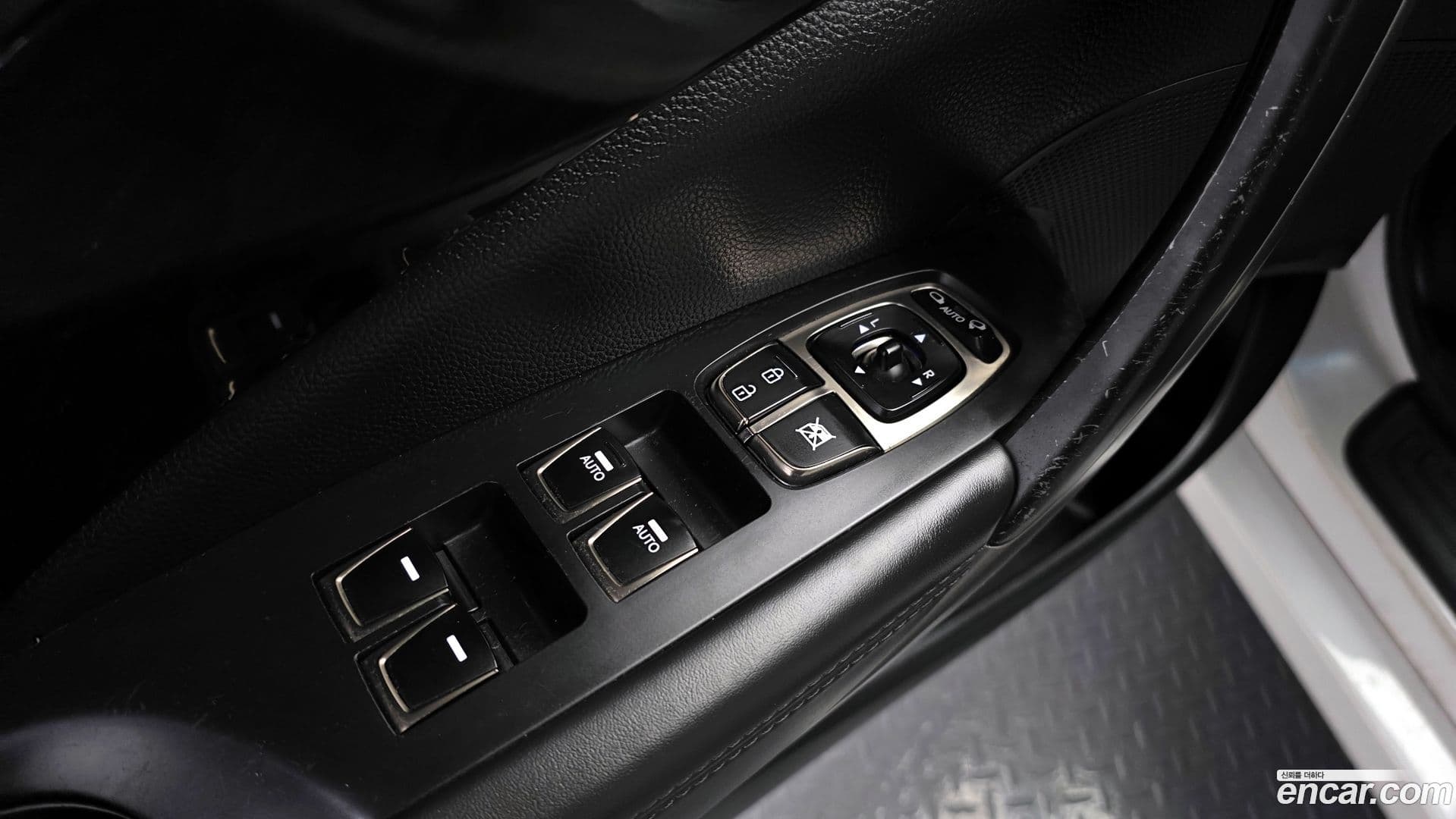 Main__Slider__Photo:Grandeur Hyundai 2011.1-16