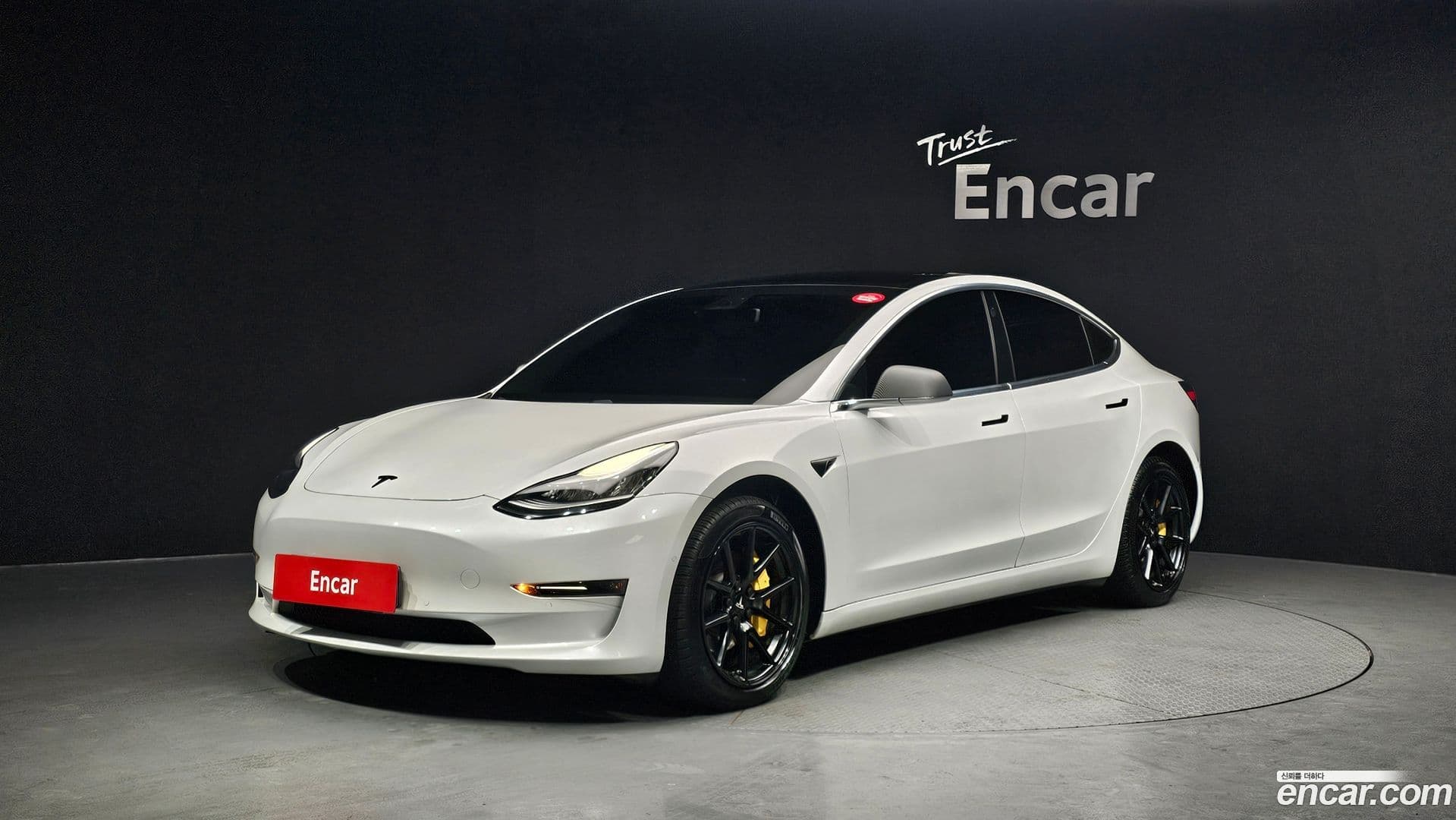 Main__Slider__Photo:Model 3 Tesla 2020.8-0