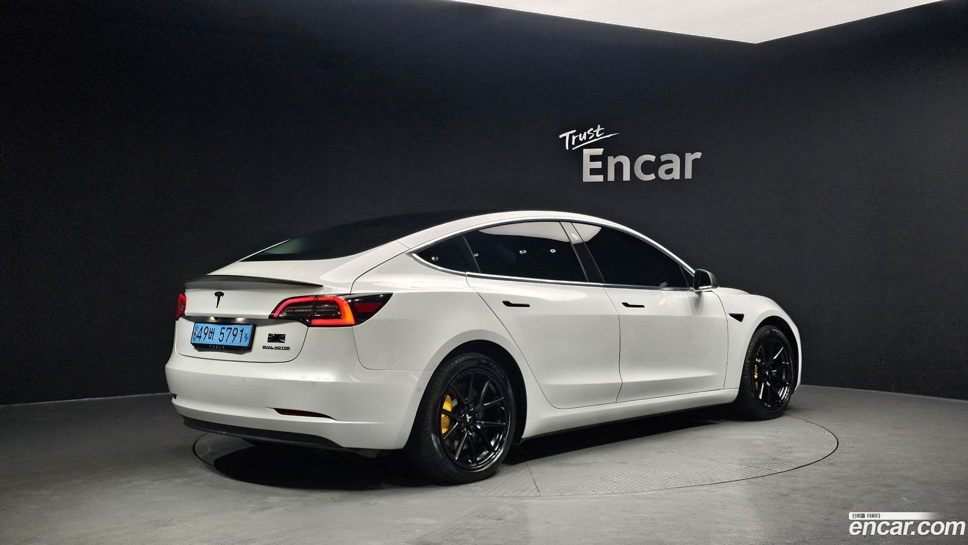 Main__Slider__Photo:Model 3 Tesla 2020.8-1