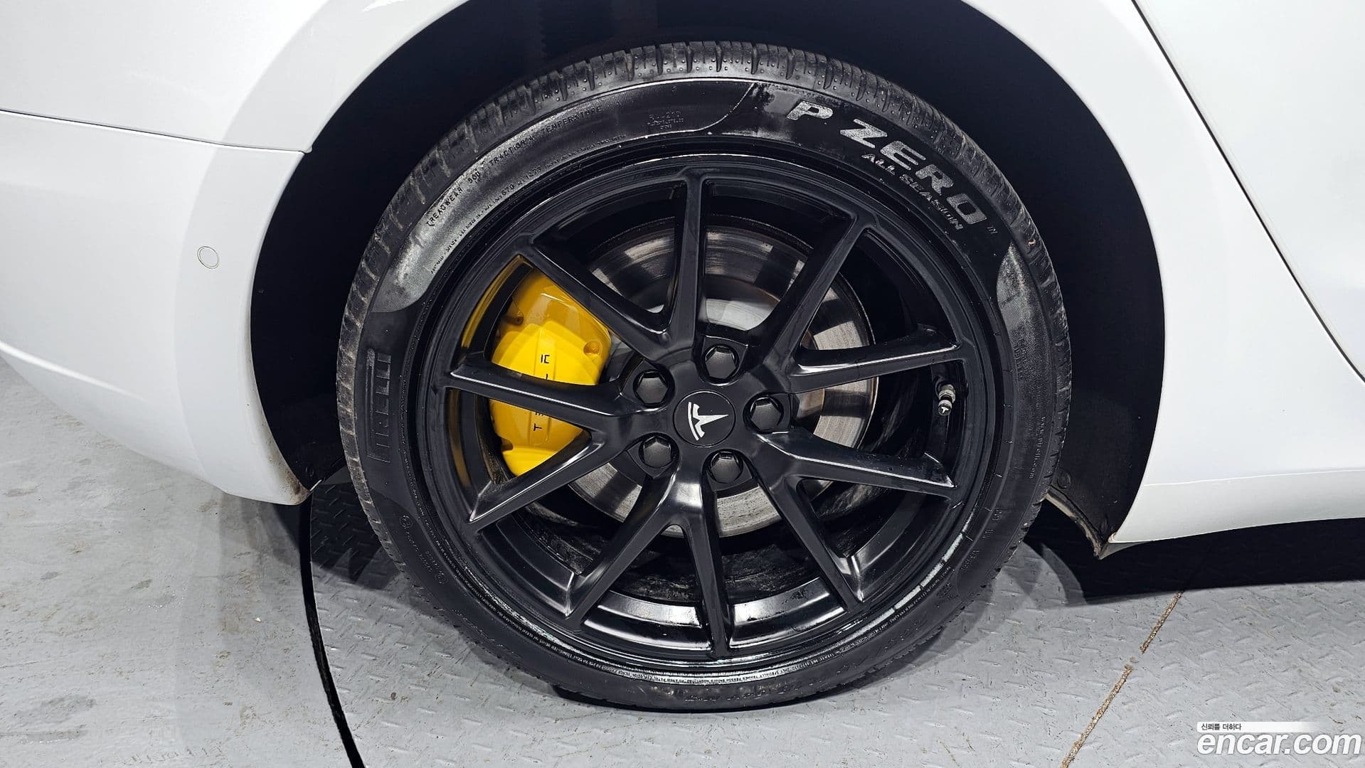 Main__Slider__Photo:Model 3 Tesla 2020.8-4