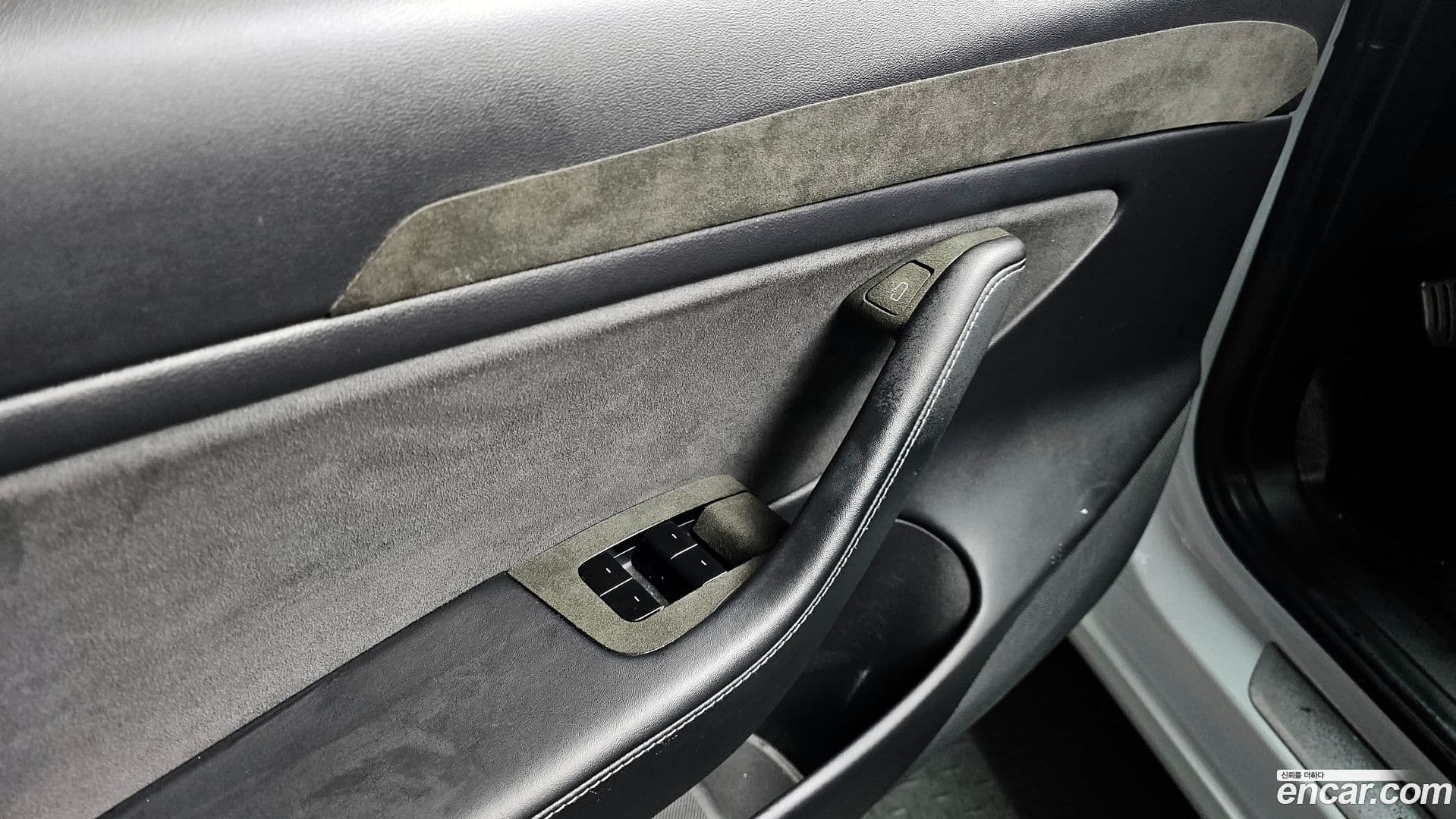 Main__Slider__Photo:Model 3 Tesla 2020.8-12