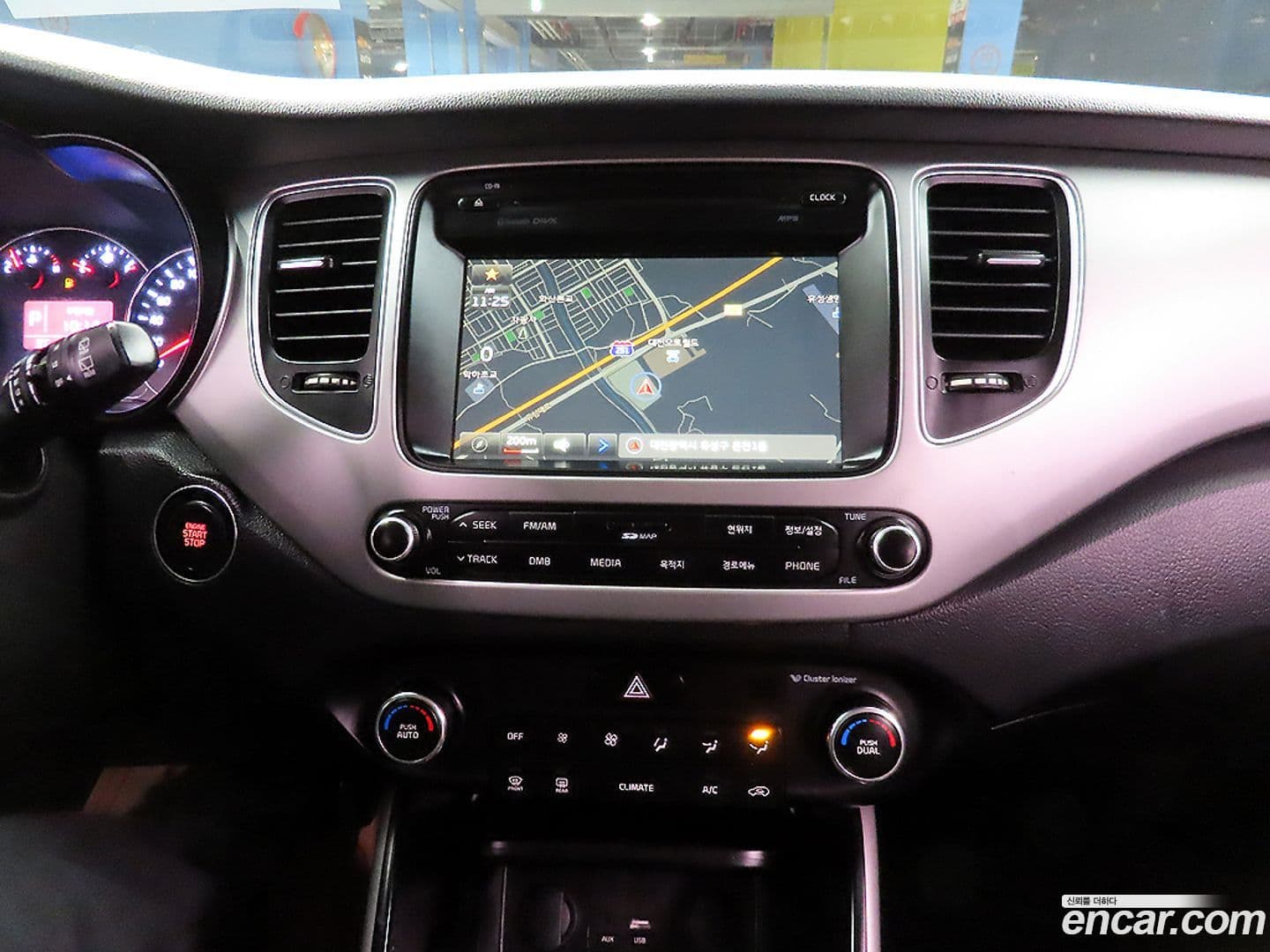 Main__Slider__Photo:Carens Kia 2016.0-17