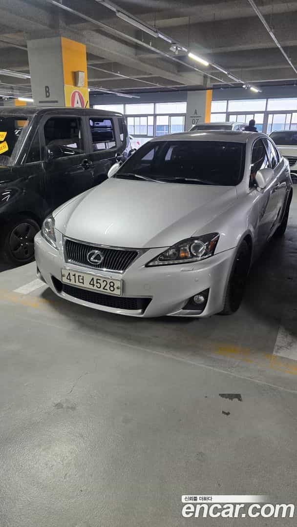IS Lexus 2010.11-OUTER-001