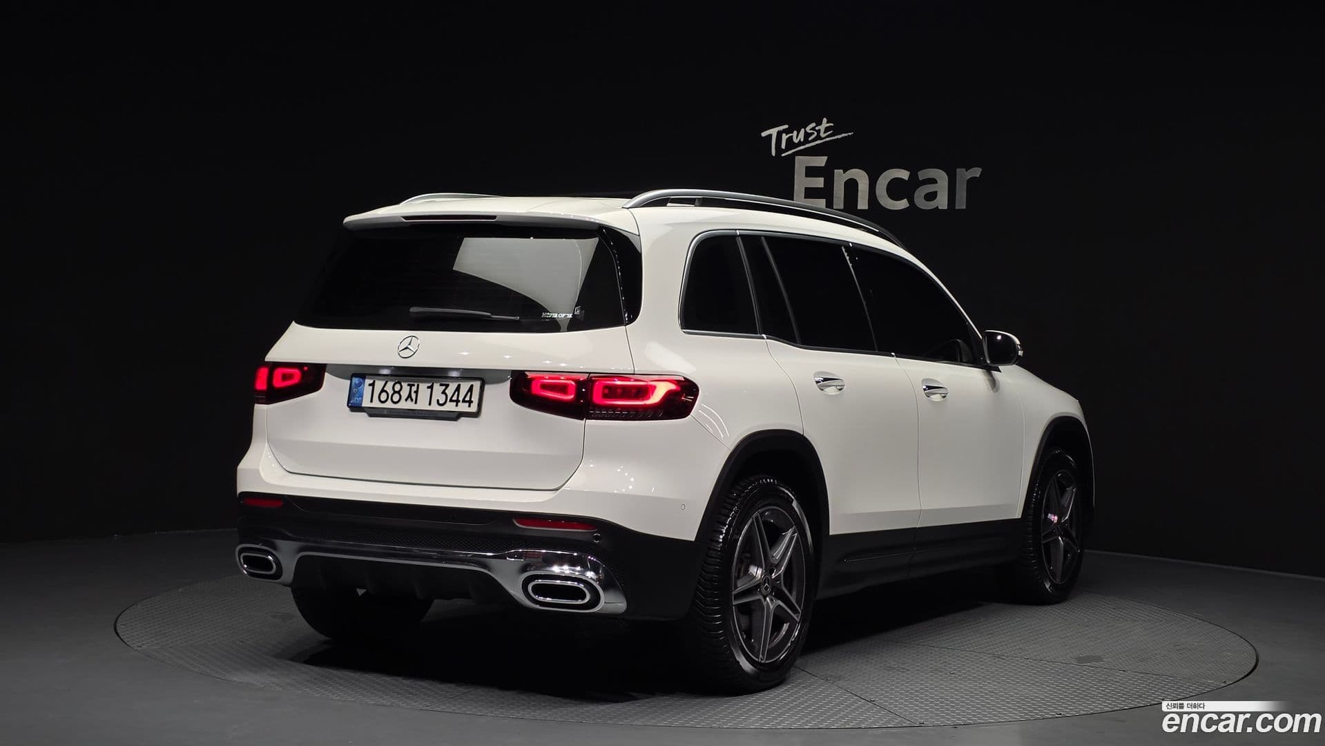 Main__Slider__Photo:GLB-Class Mercedes-Benz 2022.11-1