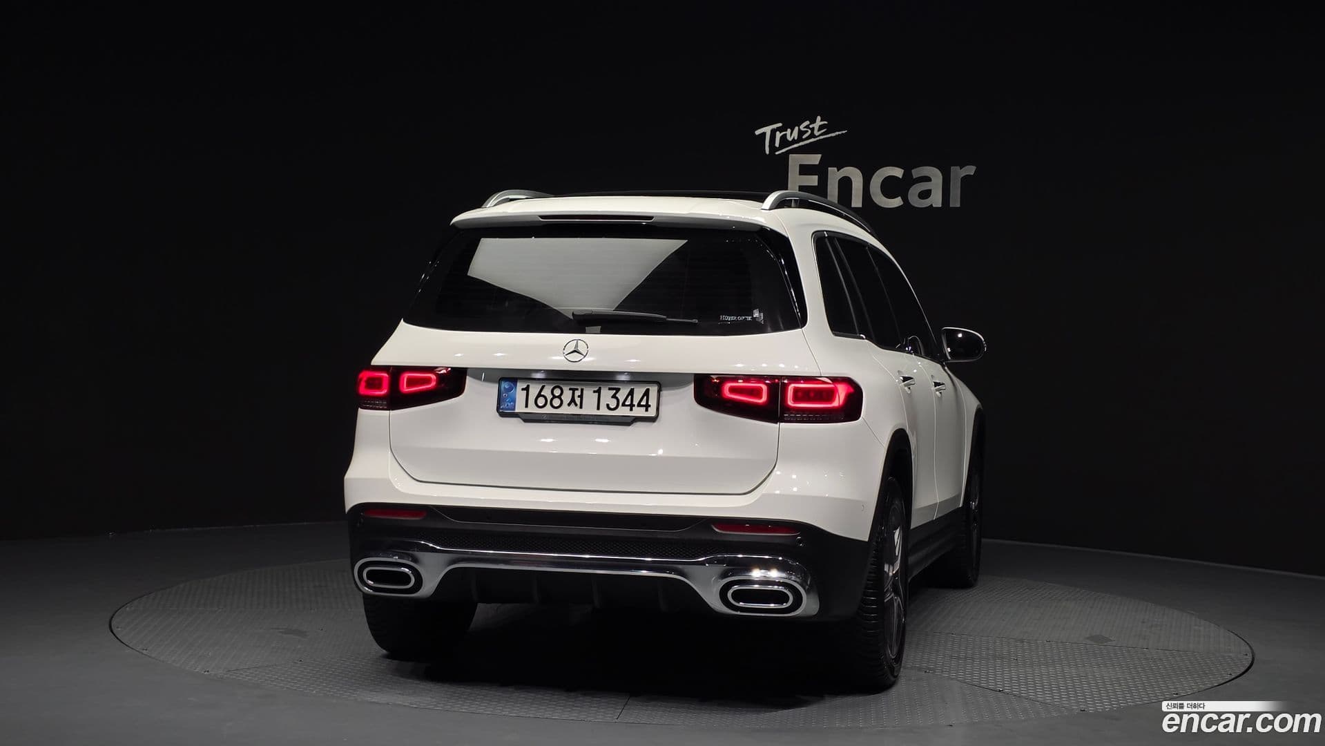 Main__Slider__Photo:GLB-Class Mercedes-Benz 2022.11-3