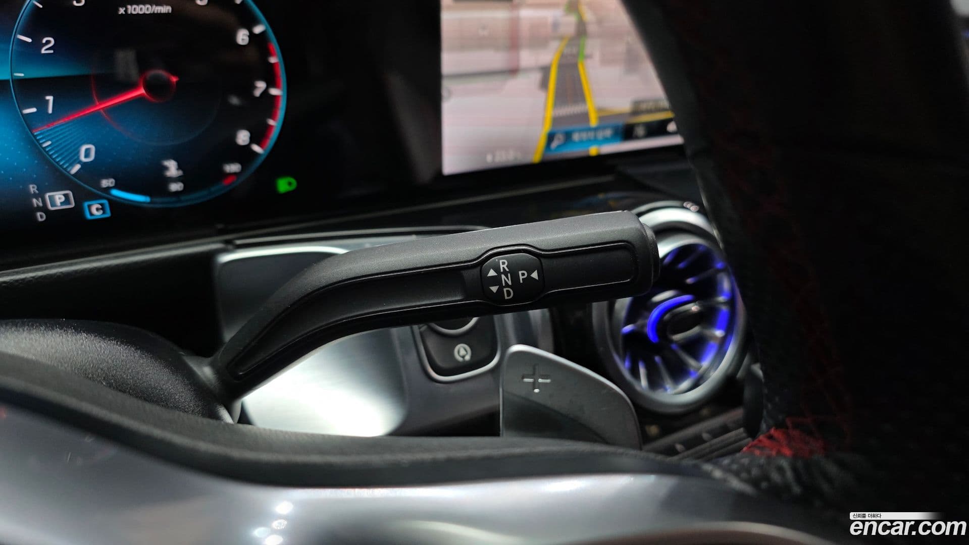 Main__Slider__Photo:GLB-Class Mercedes-Benz 2022.11-8