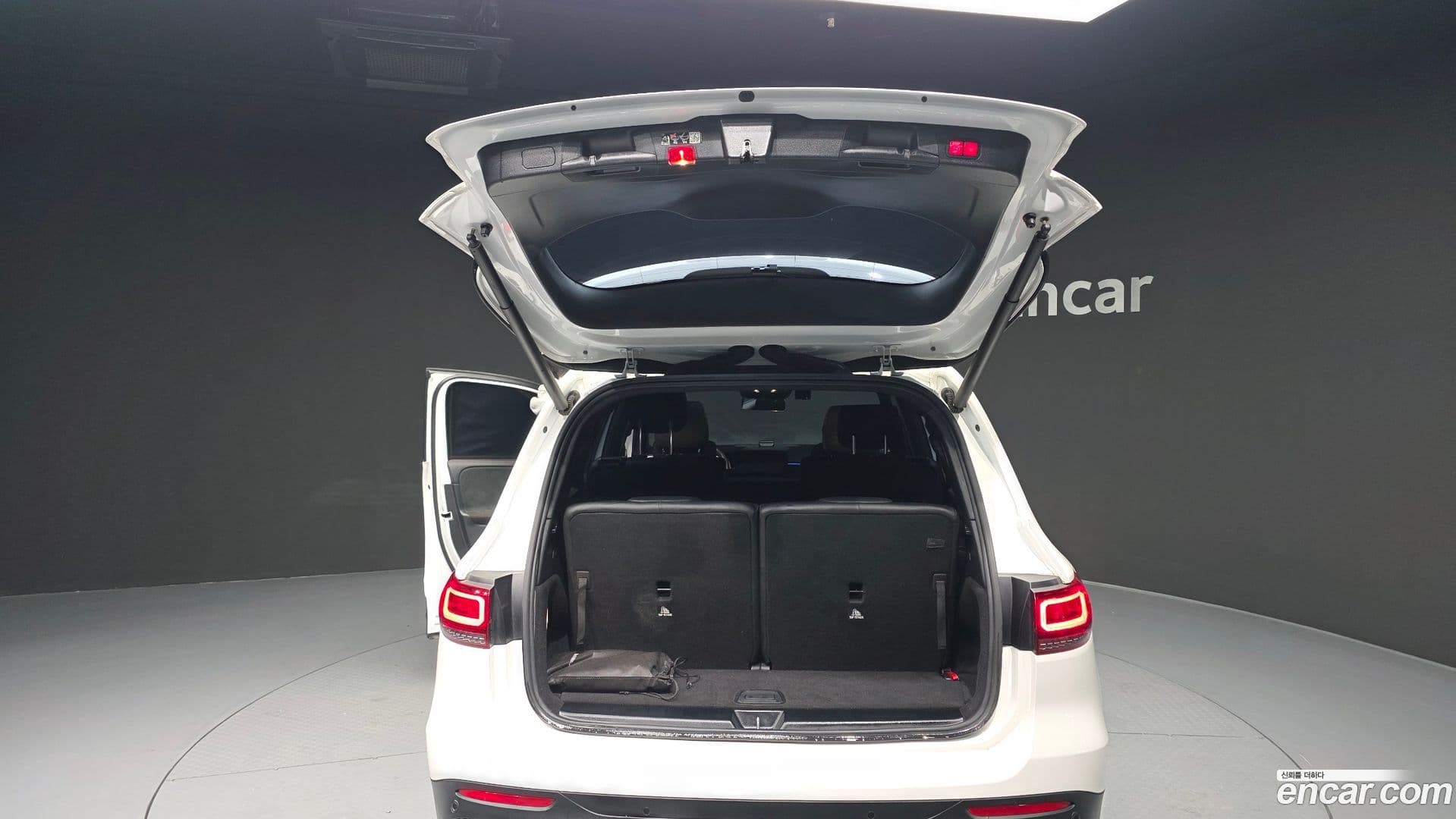 Main__Slider__Photo:GLB-Class Mercedes-Benz 2022.11-19