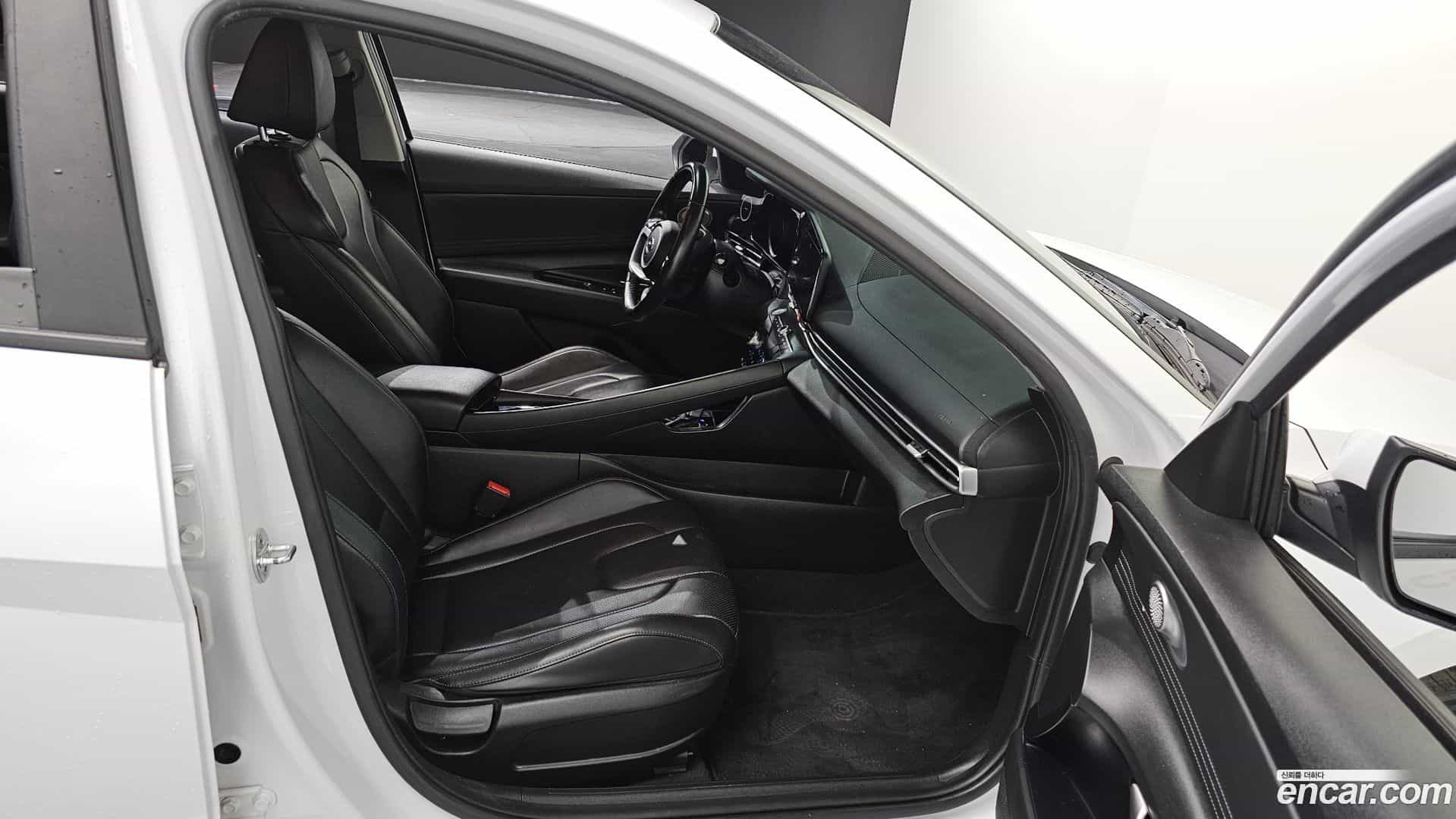 AVANTE Hyundai 2021.2-OPTION-016