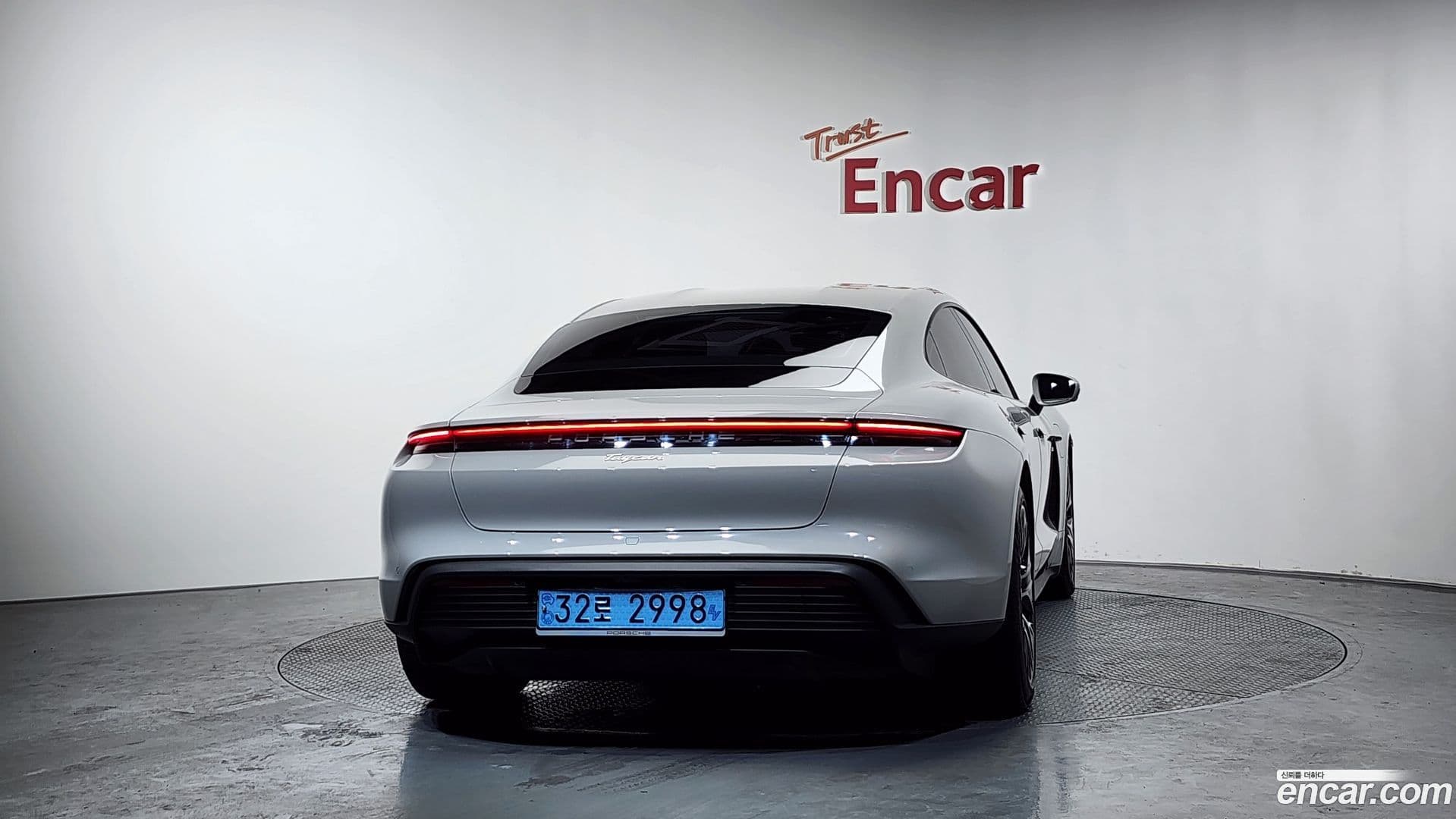 Main__Slider__Photo:Taycan Porsche 2022.5-3