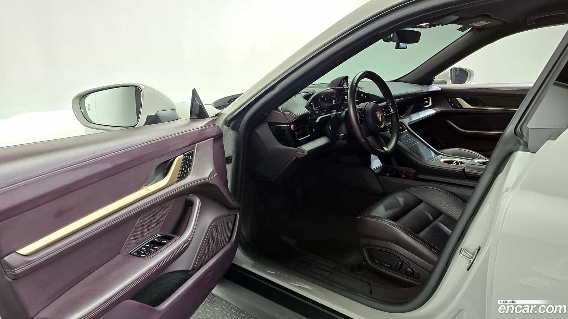 Taycan Porsche 2022.5-INNER-010