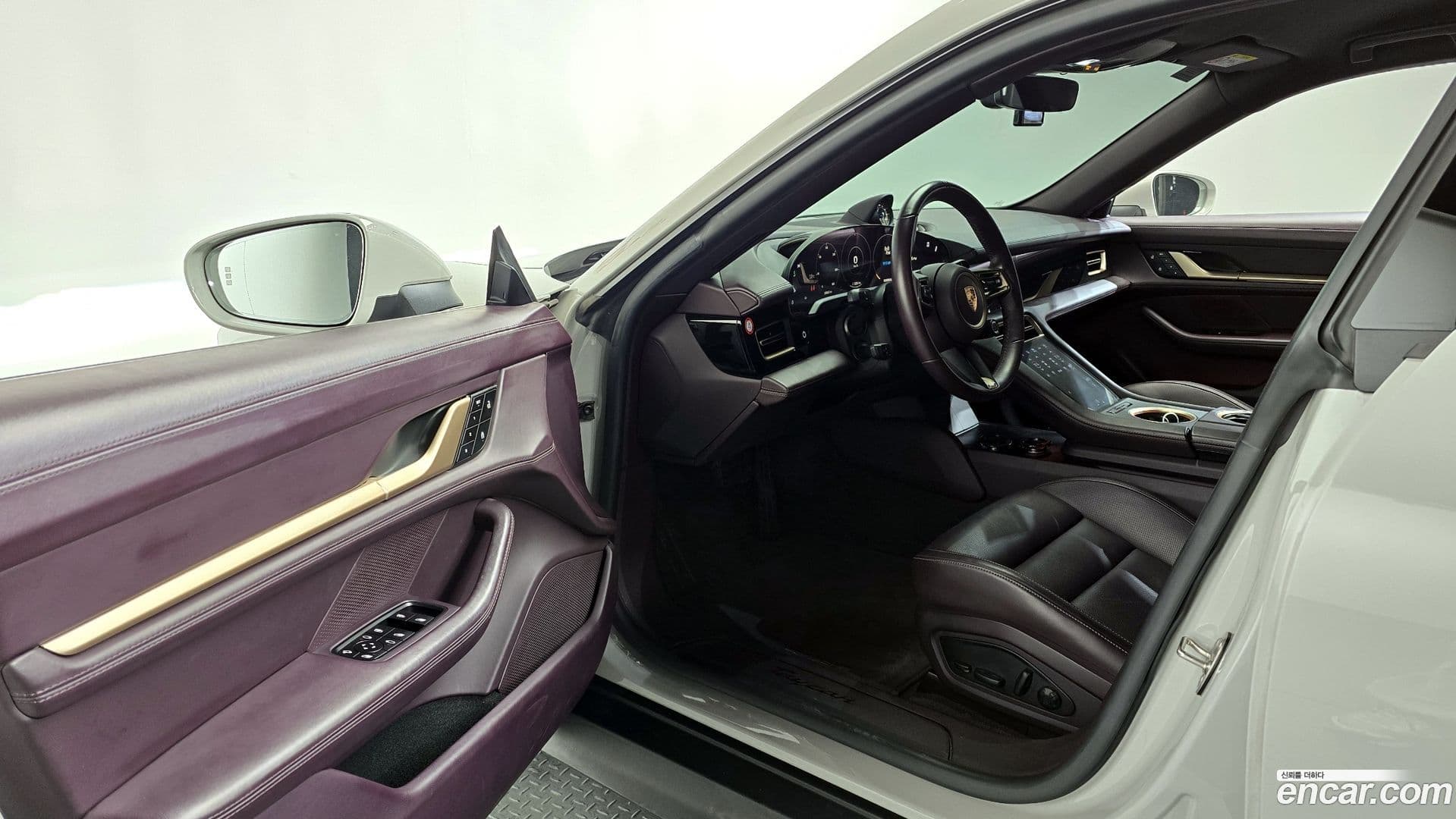 Main__Slider__Photo:Taycan Porsche 2022.5-9