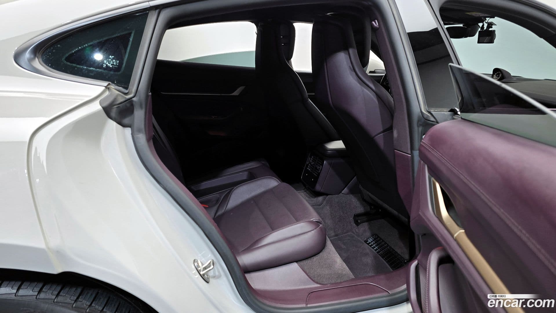 Main__Slider__Photo:Taycan Porsche 2022.5-11