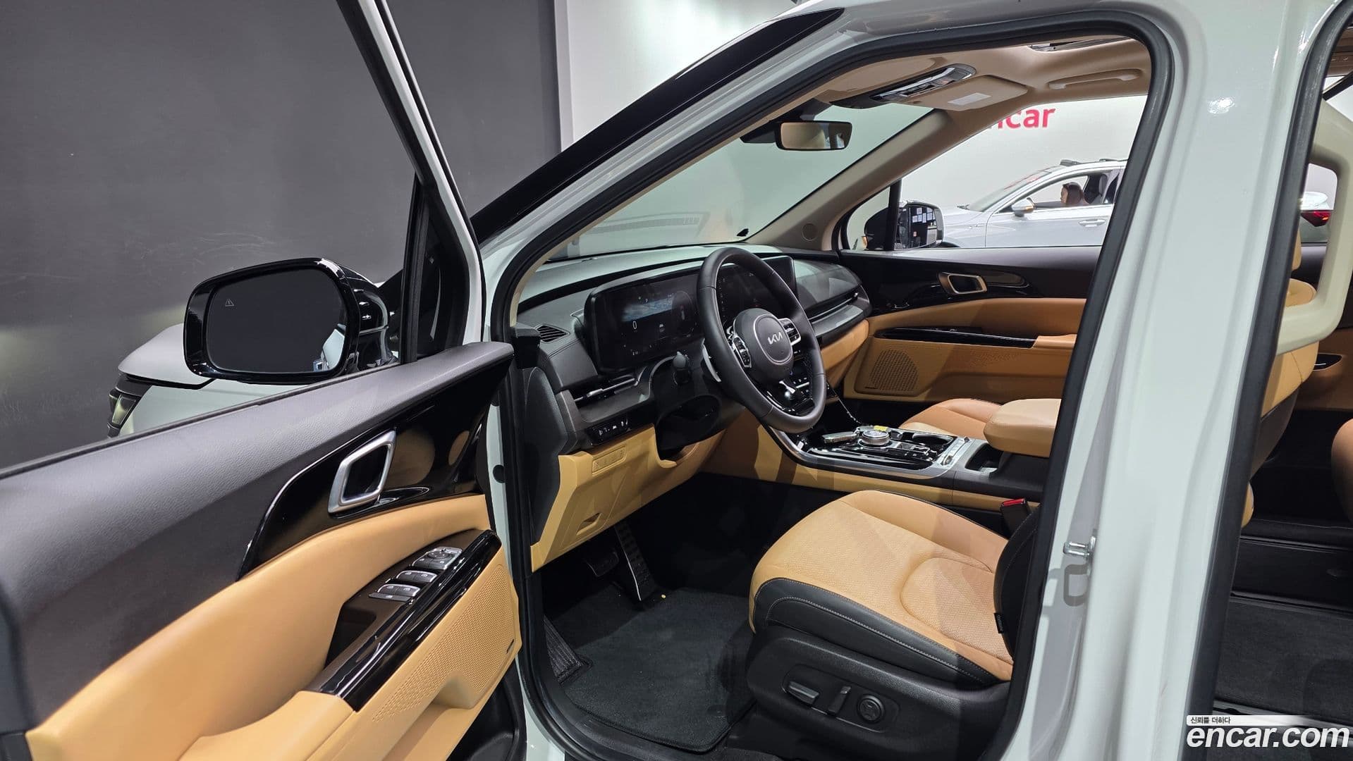 Main__Slider__Photo:Canival Kia 2022.6-10