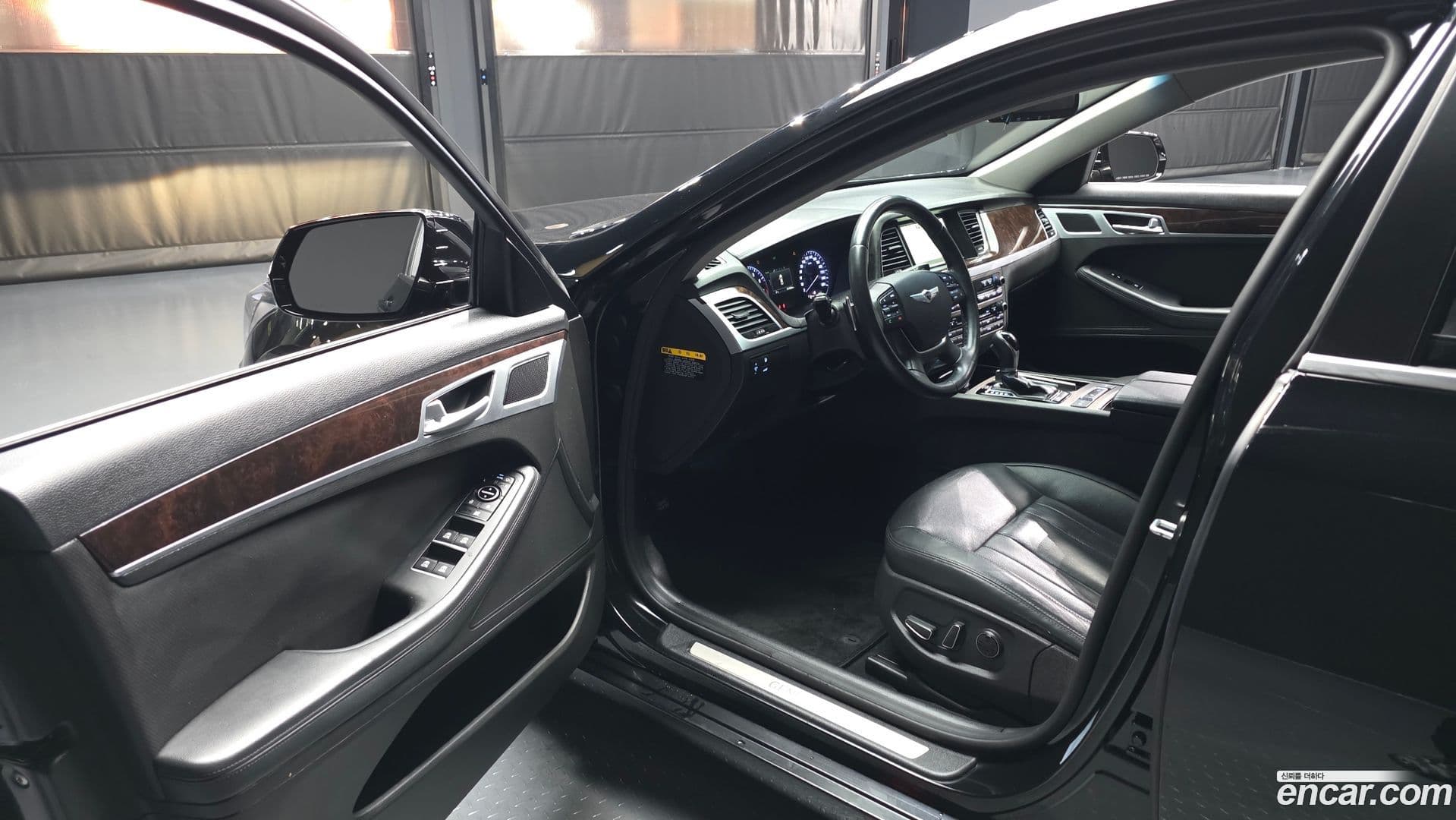 Main__Slider__Photo:Genesis Hyundai 2015.0-9