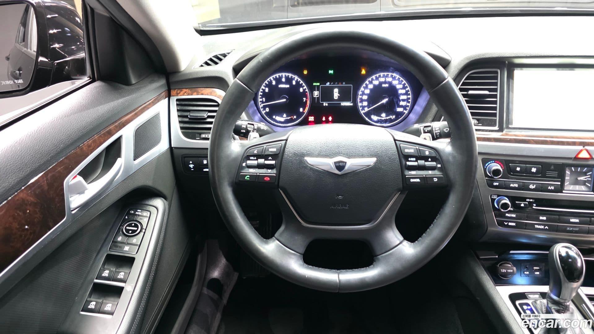 Main__Slider__Photo:Genesis Hyundai 2015.0-12