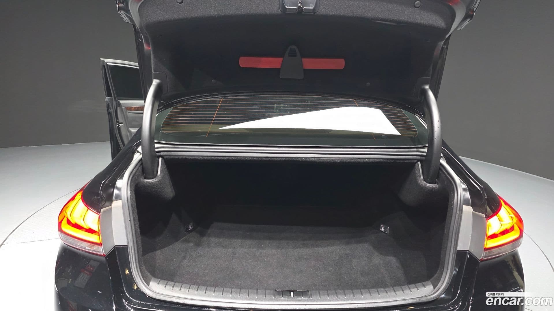 Main__Slider__Photo:Genesis Hyundai 2015.0-19