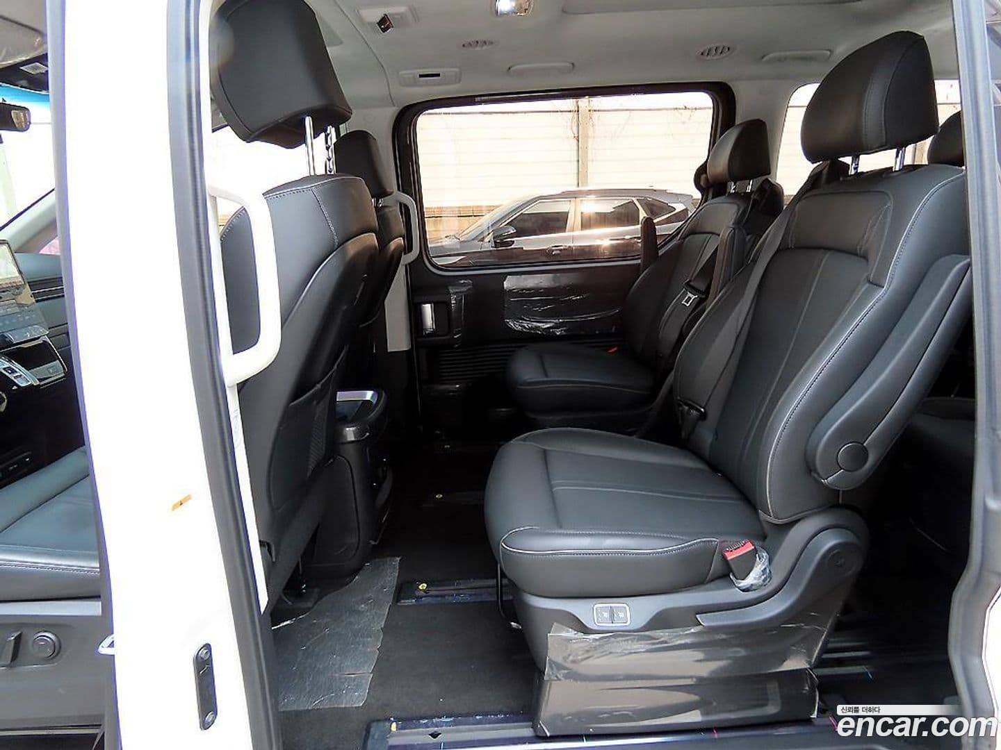 Main__Slider__Photo:Staria Hyundai 2025.2-5