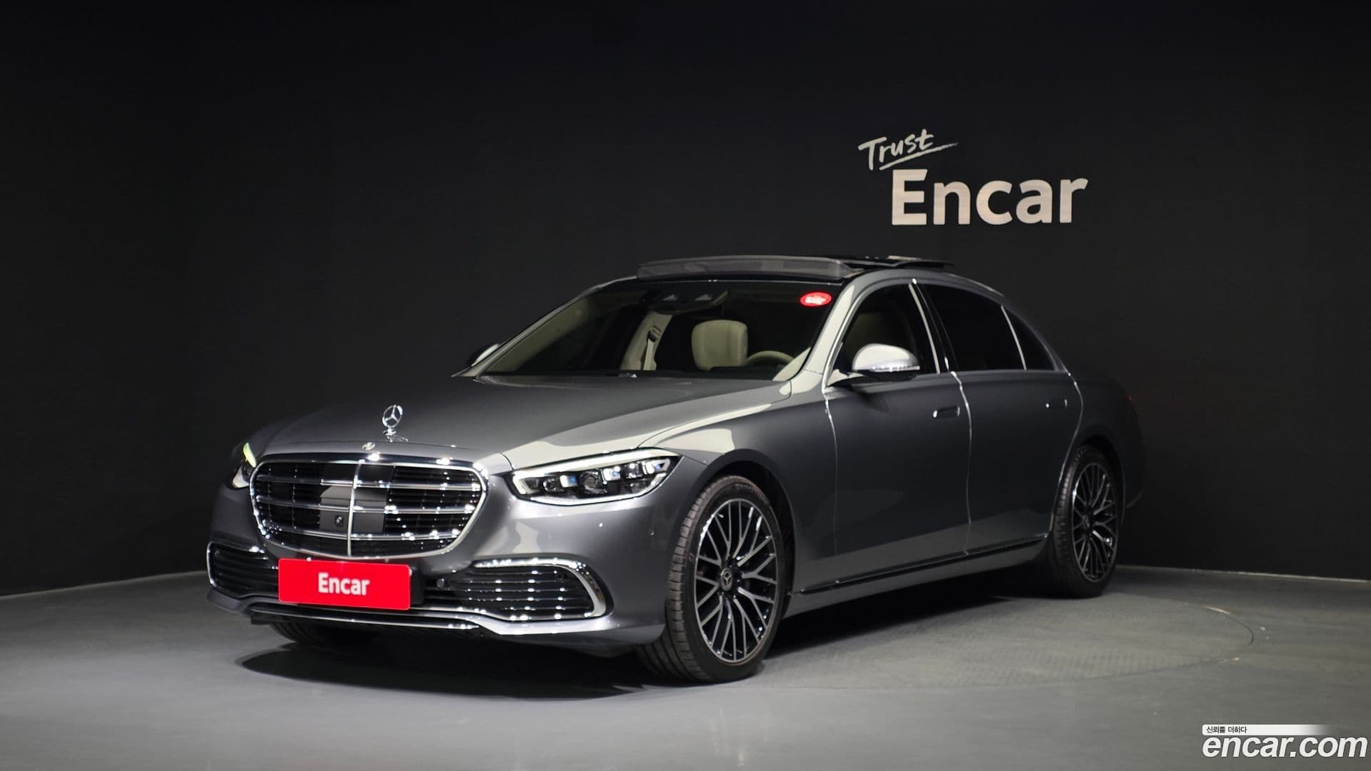 Main__Slider__Photo:S-Class Mercedes-Benz 2024.9-0