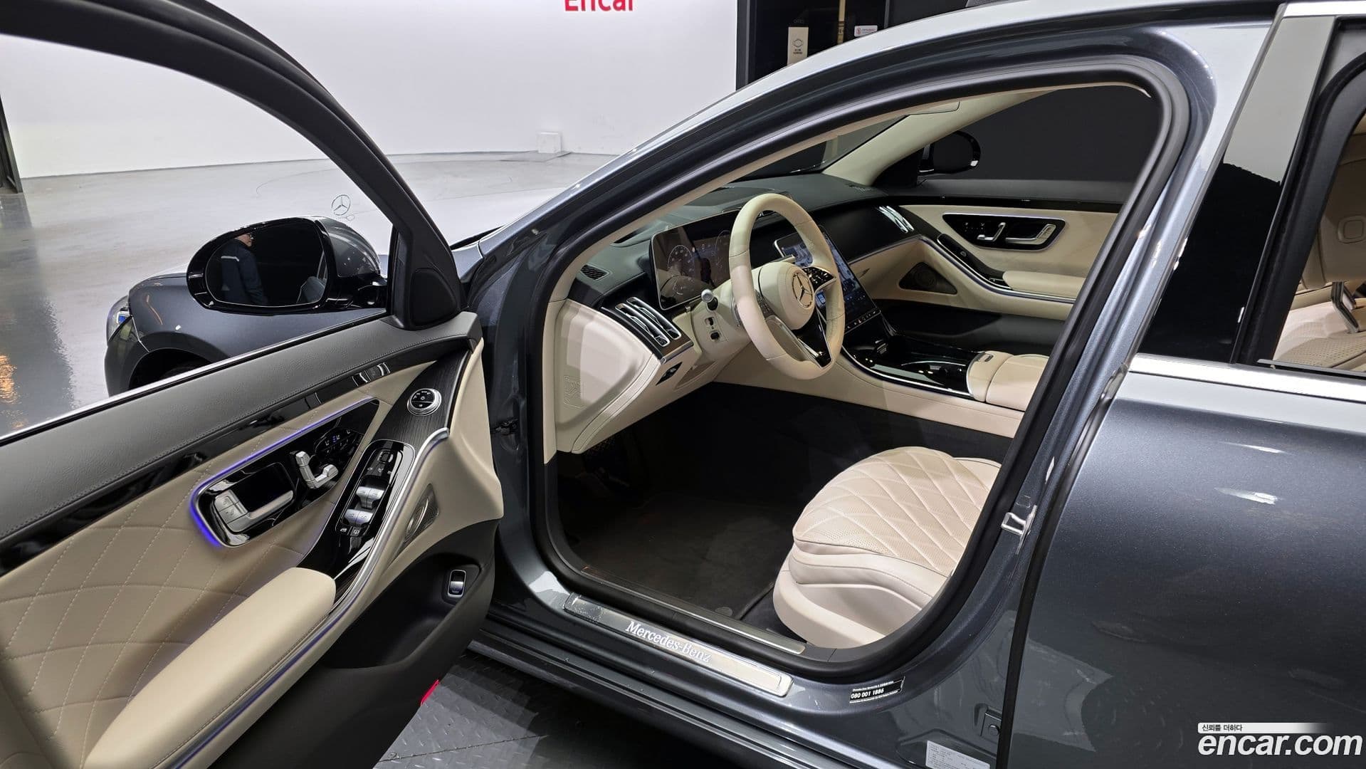 Main__Slider__Photo:S-Class Mercedes-Benz 2024.9-9