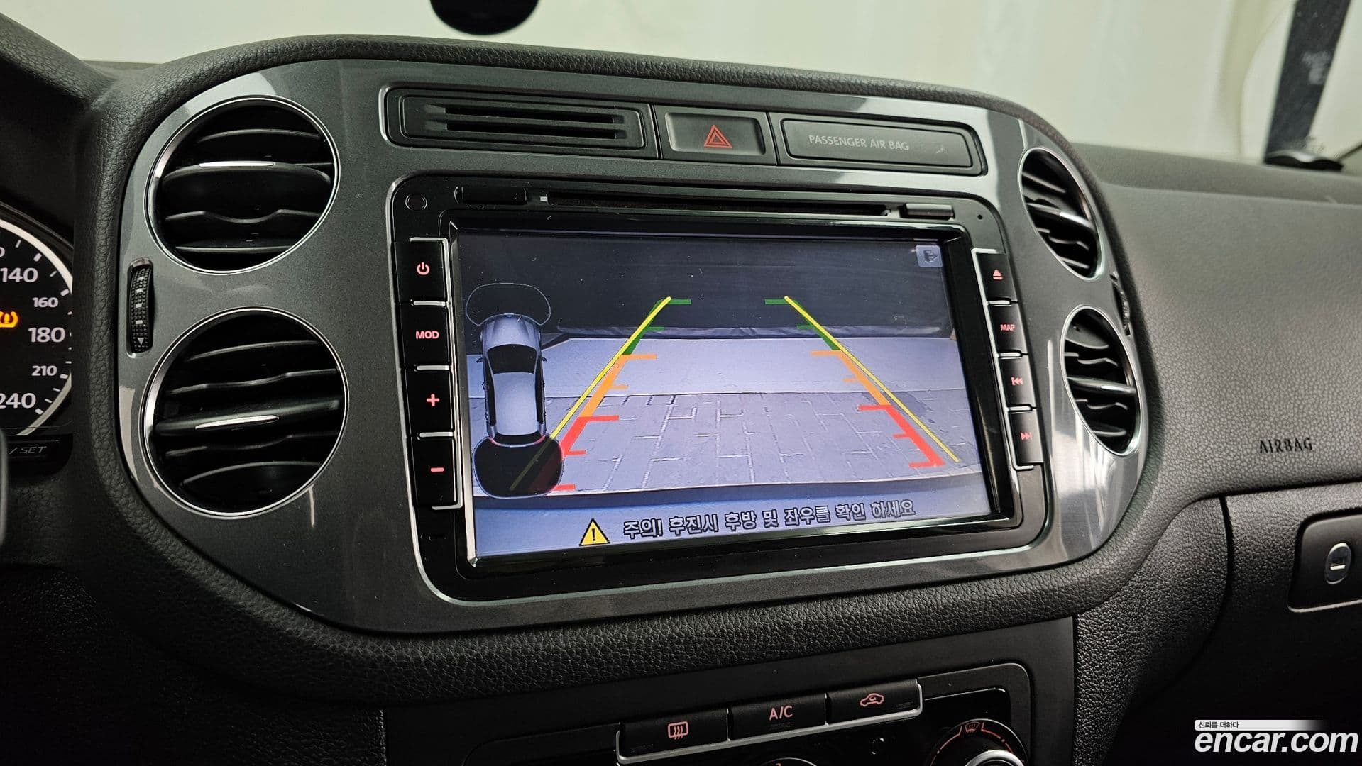 Main__Slider__Photo:Tiguan Volkswagen 2015.2-14