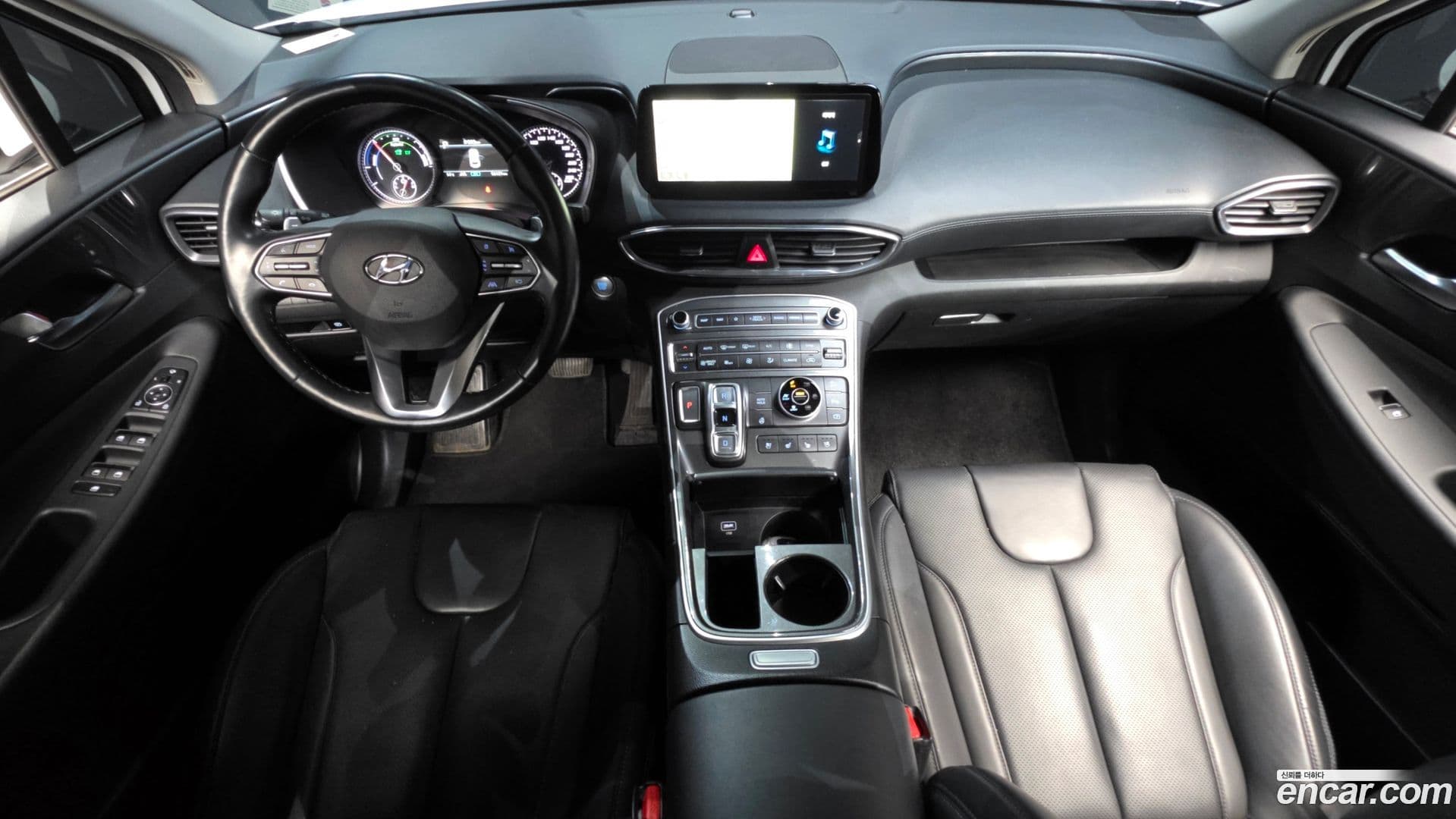 Main__Slider__Photo:Santafe Hyundai 2021.7-6