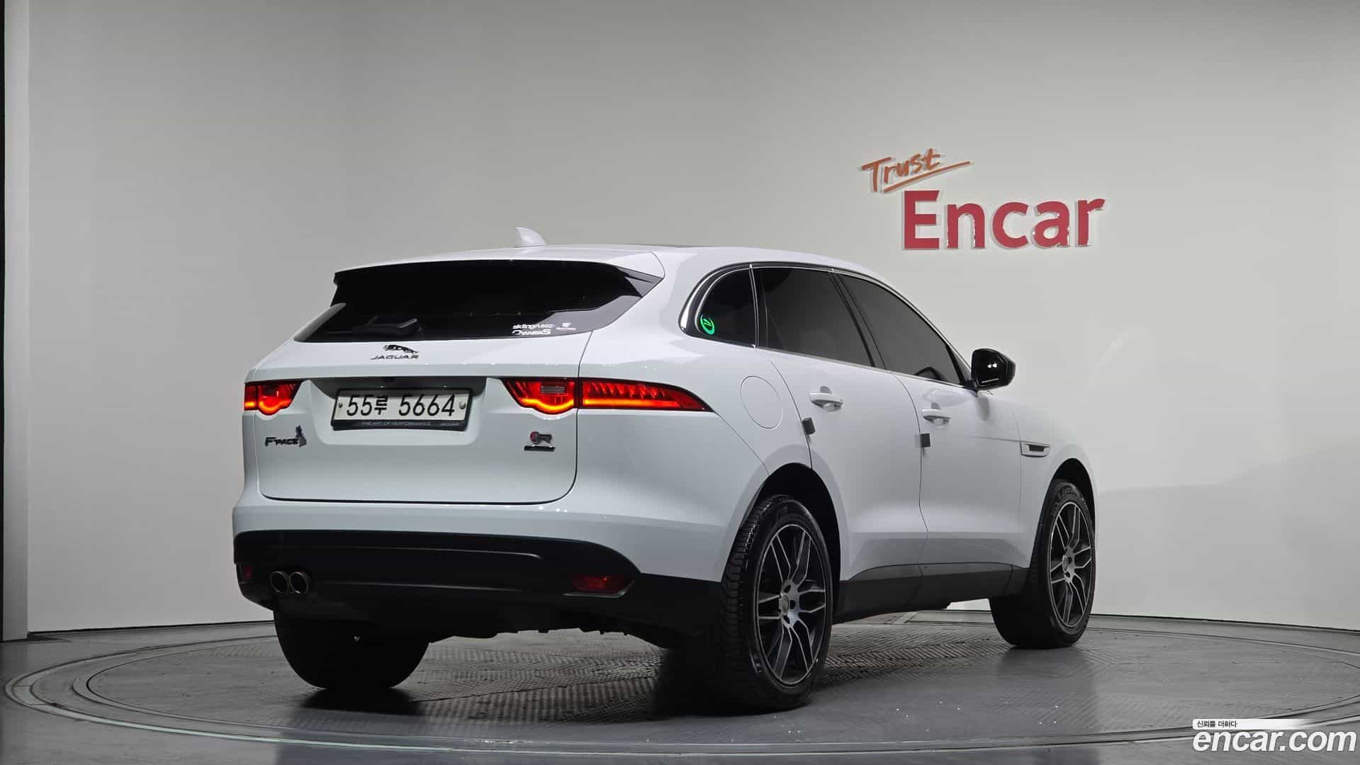 F-PACE Jaguar 2018.2-OUTER-002