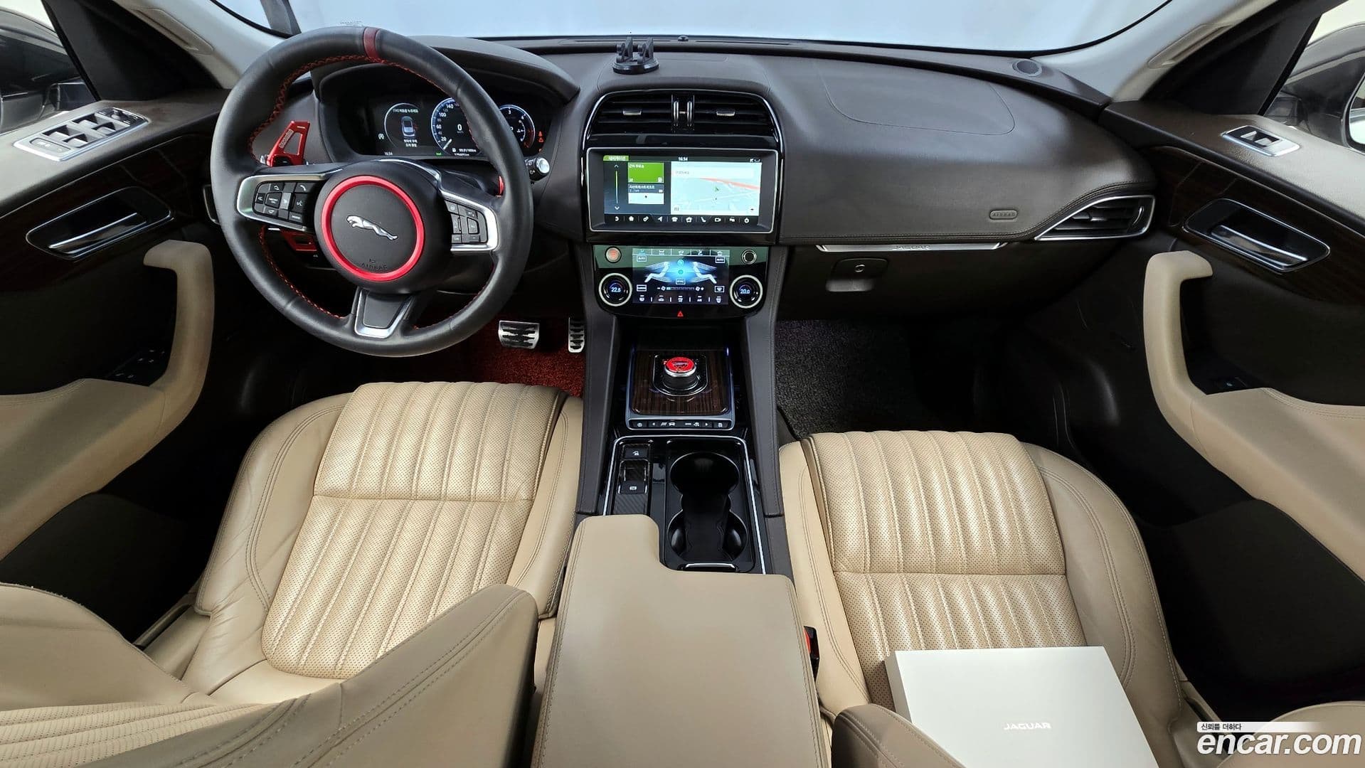 Main__Slider__Photo:F-PACE Jaguar 2018.2-6