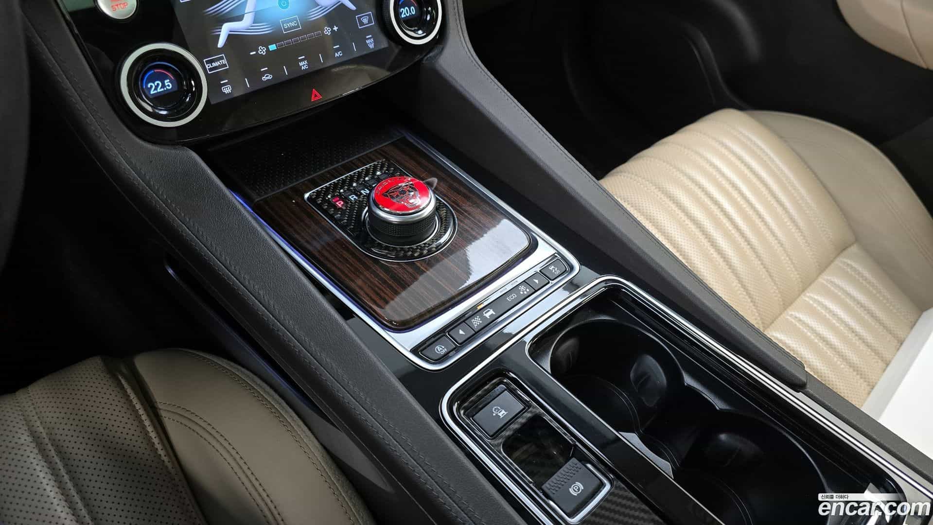 F-PACE Jaguar 2018.2-INNER-009