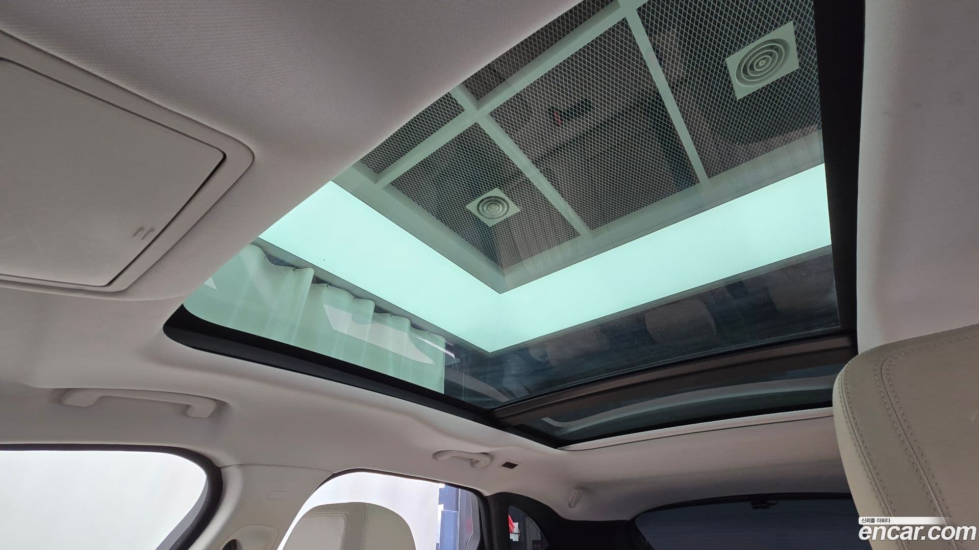 Main__Slider__Photo:F-PACE Jaguar 2018.2-17