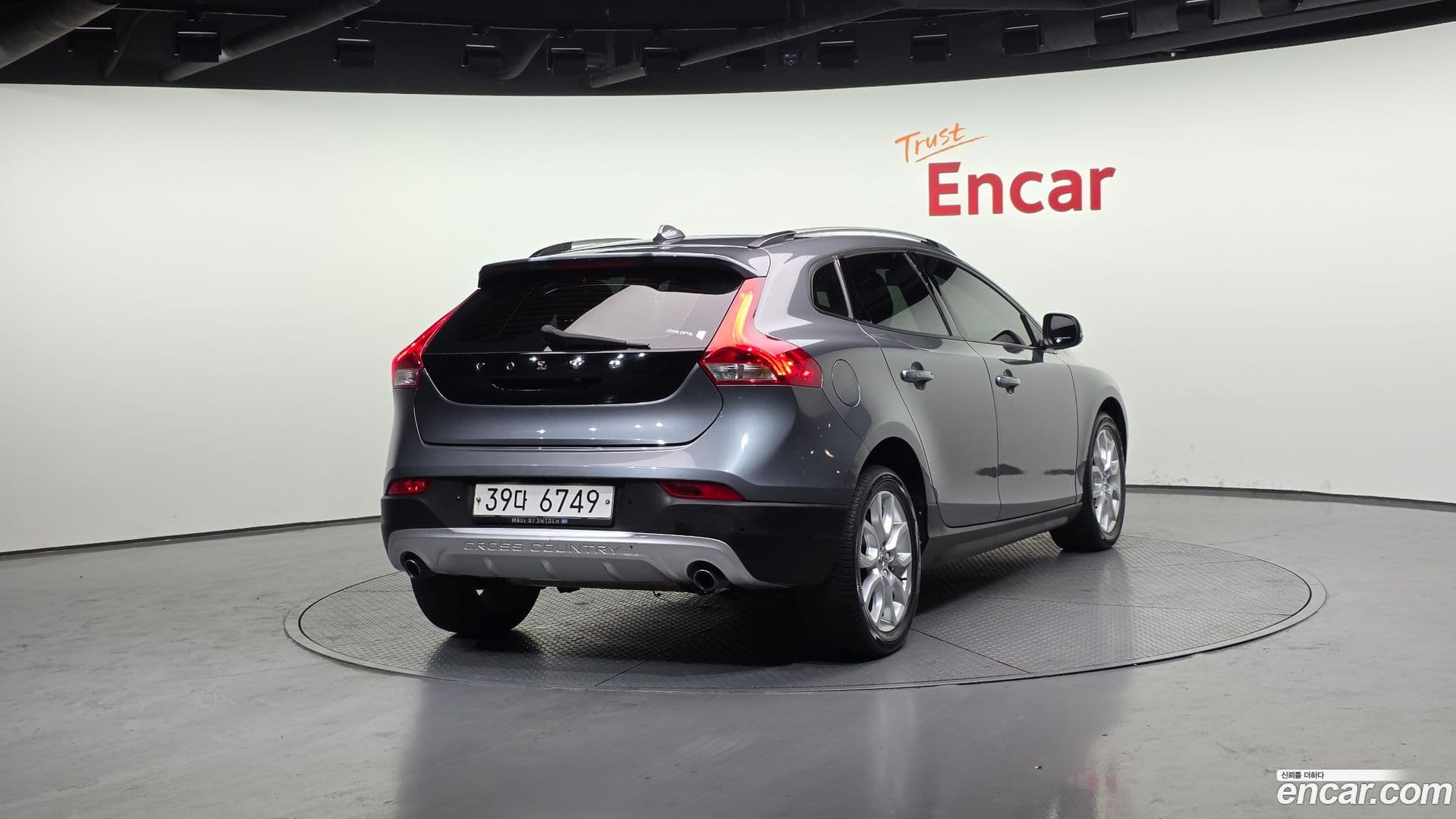 Main__Slider__Photo:V40 Volvo 2018.6-1