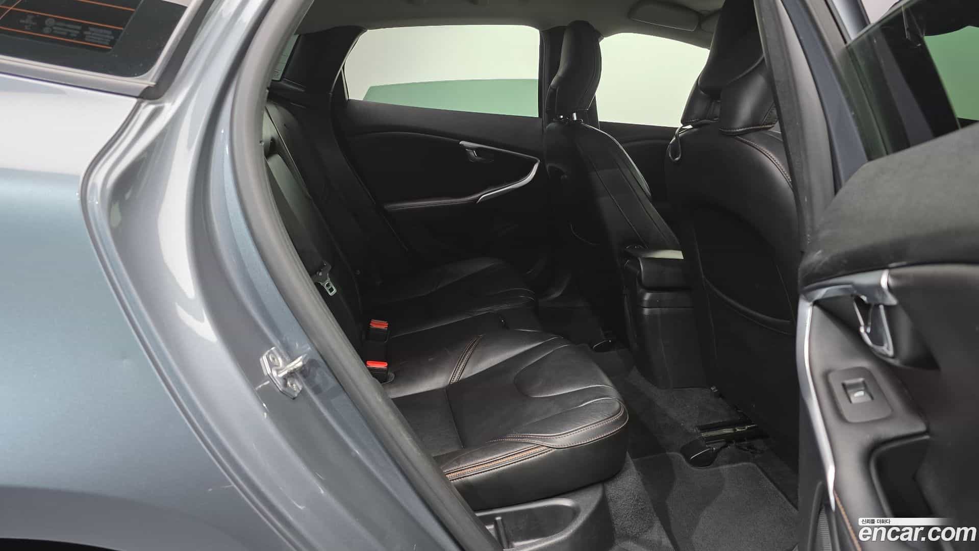 V40 Volvo 2018.6-OPTION-016