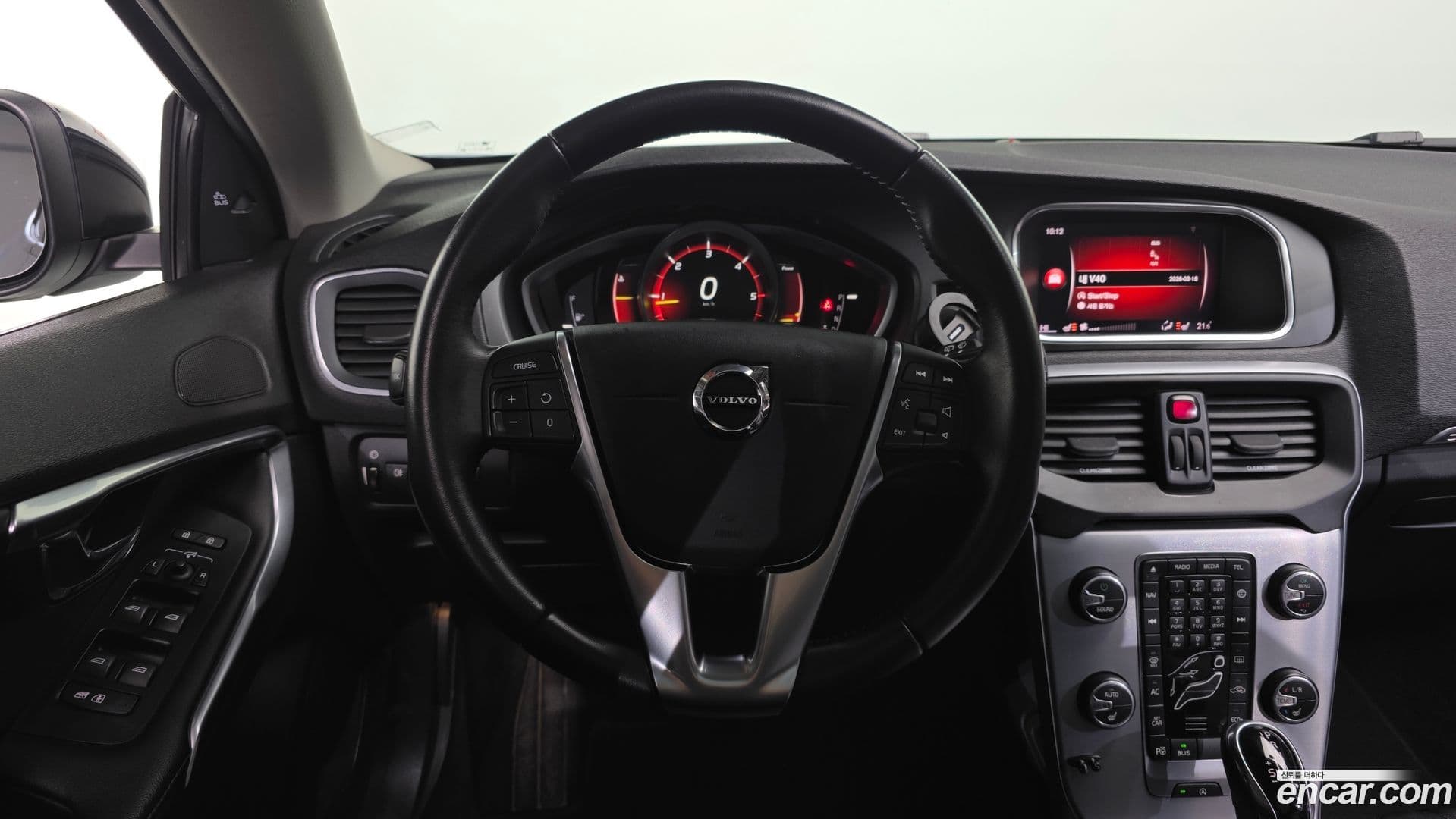 Main__Slider__Photo:V40 Volvo 2018.6-12