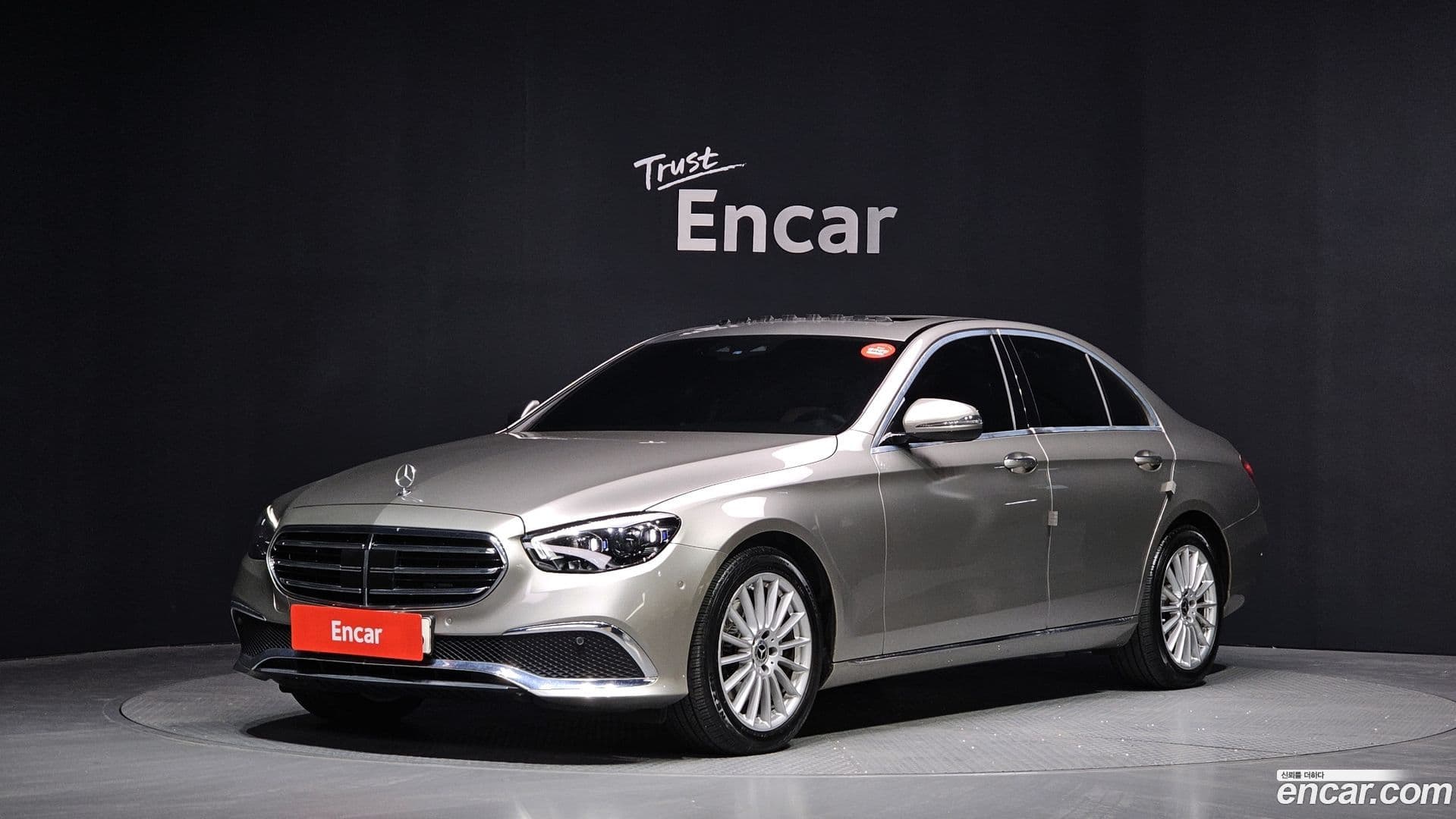 Main__Slider__Photo:E-Class Mercedes-Benz 2021.4-0