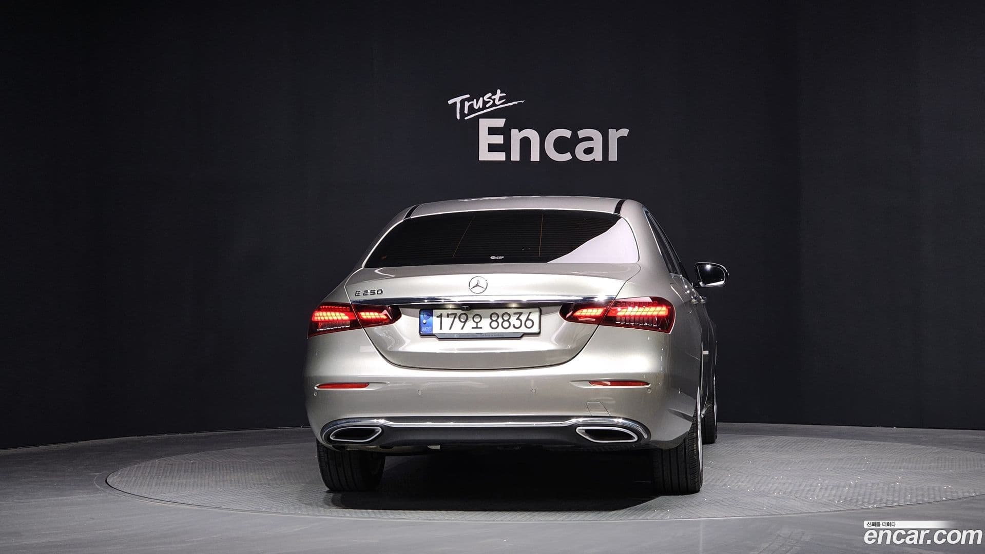 Main__Slider__Photo:E-Class Mercedes-Benz 2021.4-3