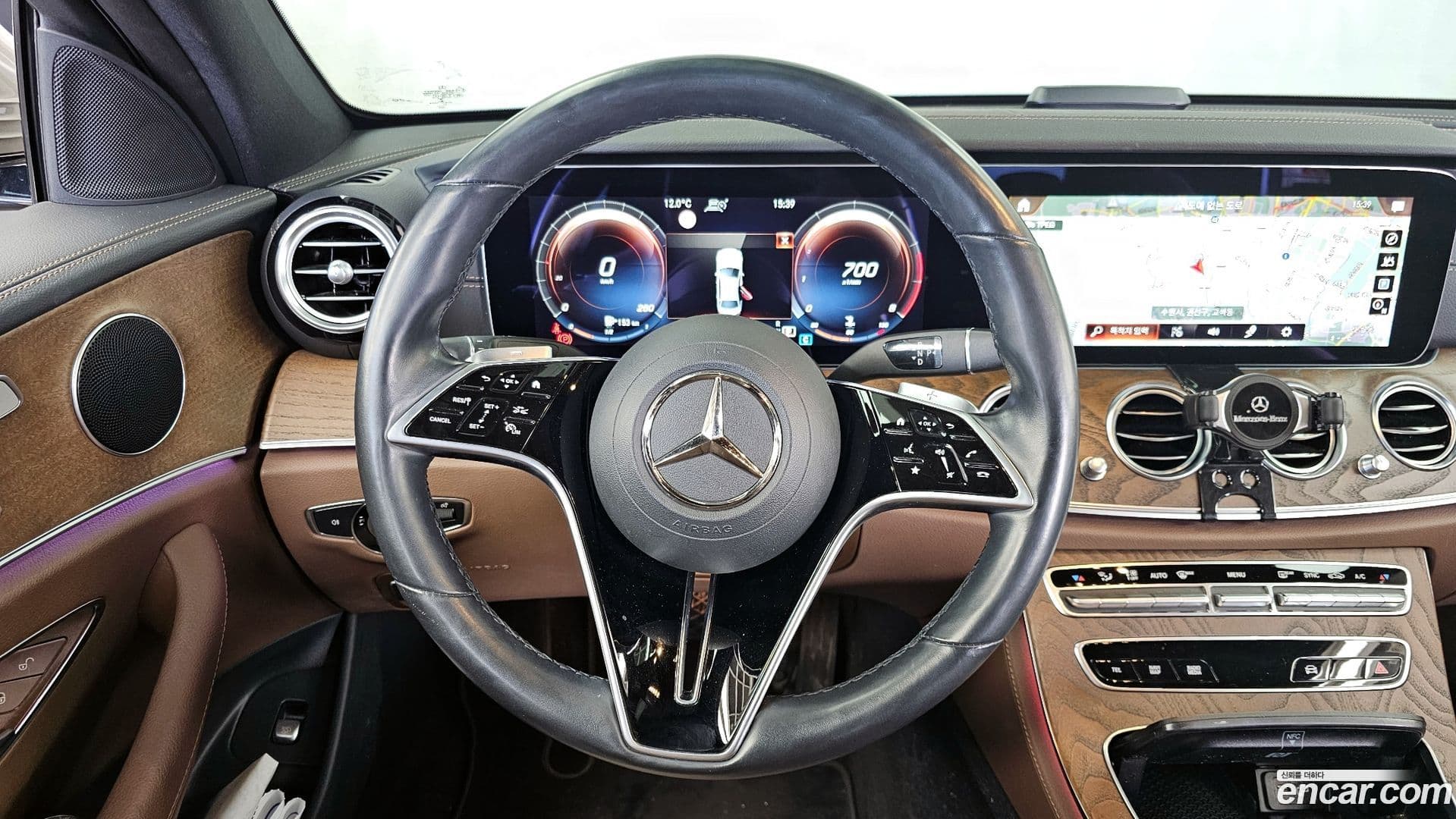 Main__Slider__Photo:E-Class Mercedes-Benz 2021.4-12