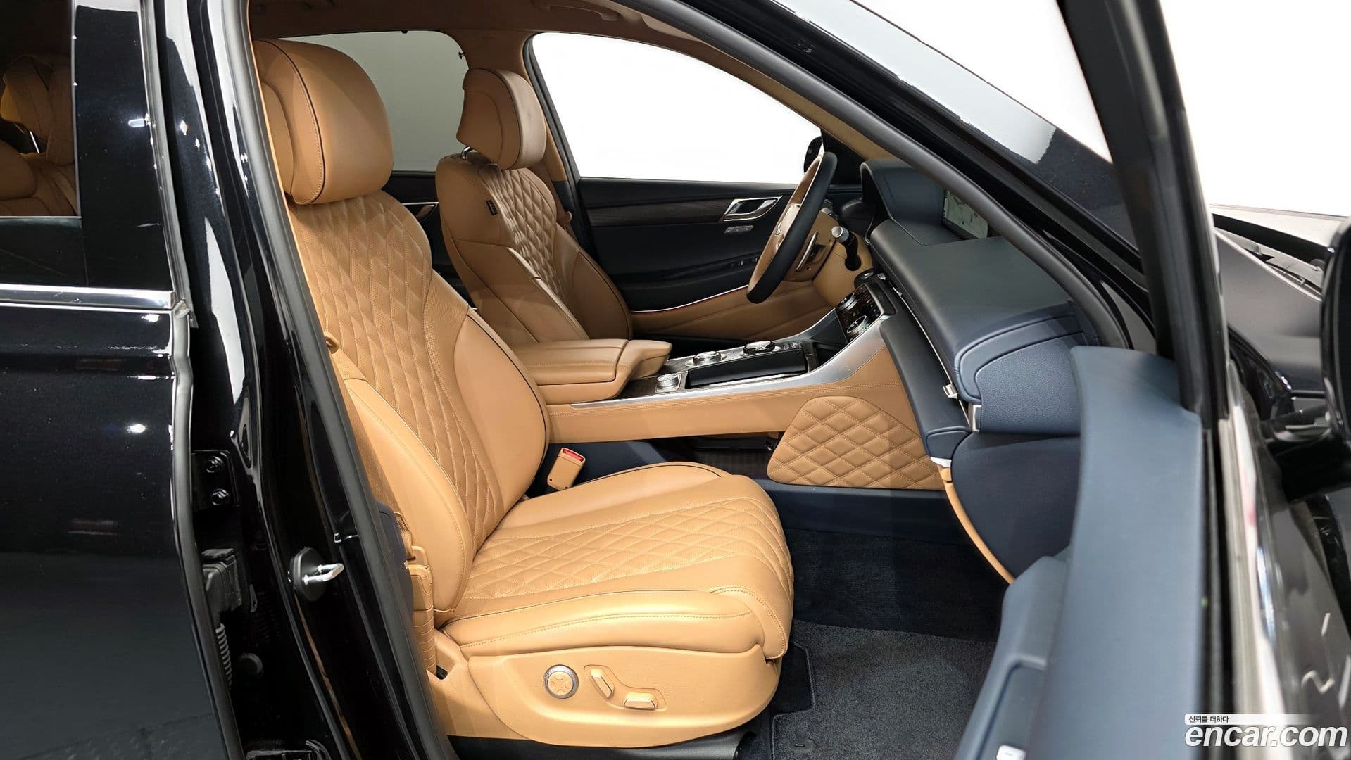 Main__Slider__Photo:GV80 Genesis 2023.0-10