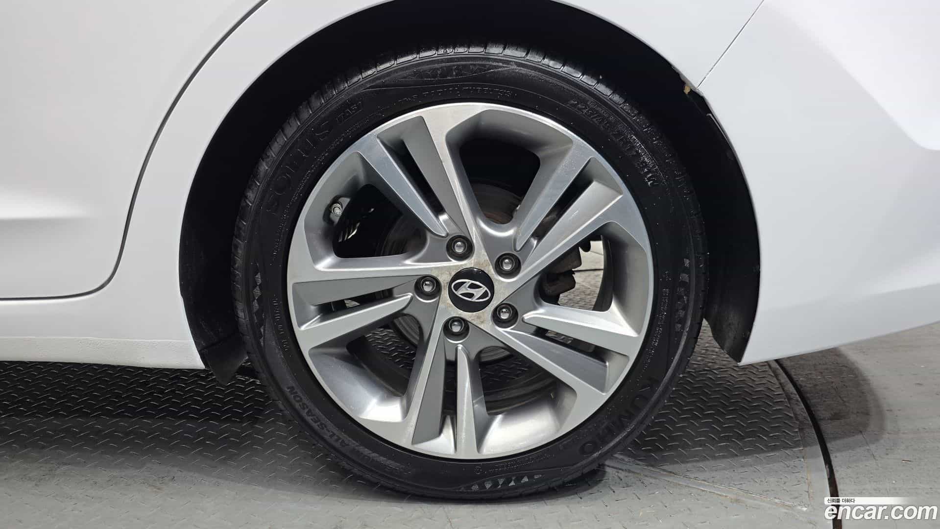 AVANTE Hyundai 2017.4-OUTER-005