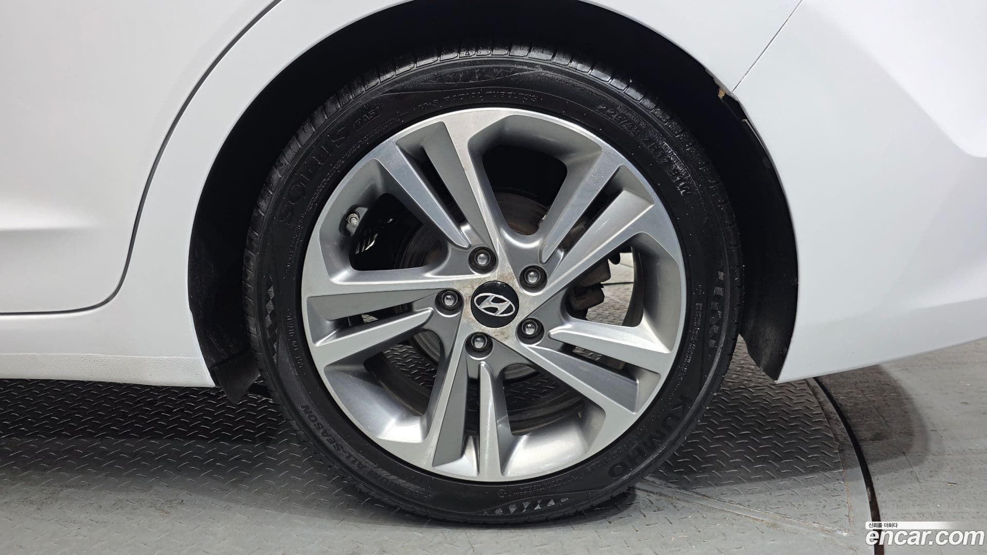 Main__Slider__Photo:AVANTE Hyundai 2017.4-4