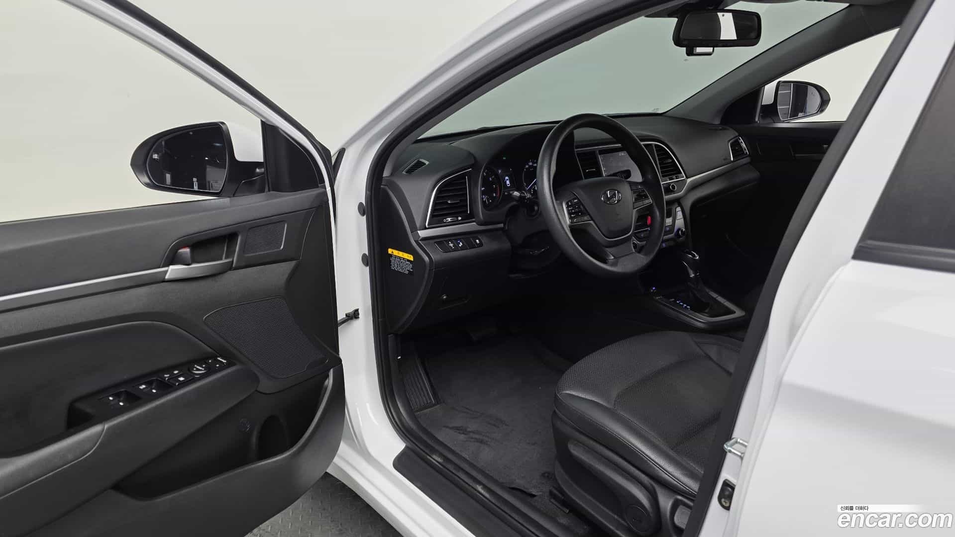 AVANTE Hyundai 2017.4-INNER-010