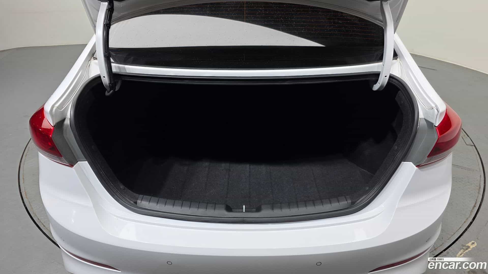 AVANTE Hyundai 2017.4-OPTION-024