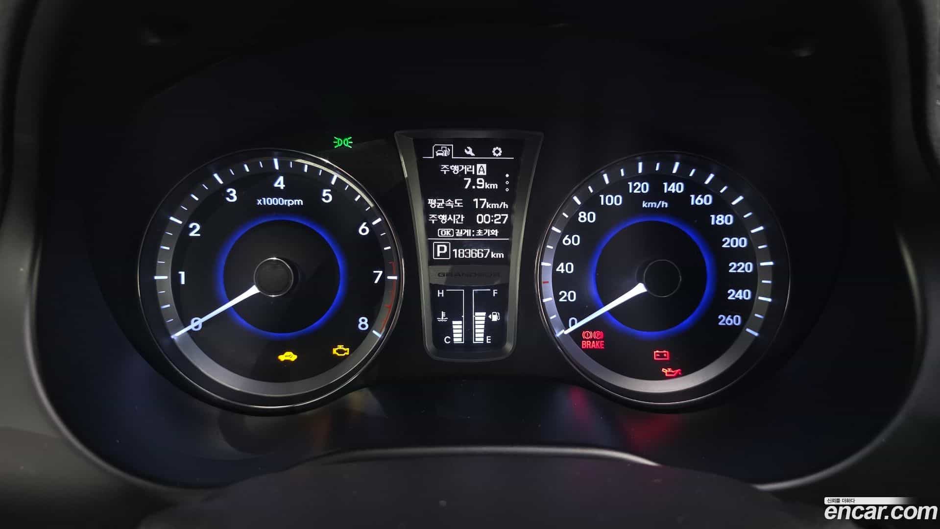 Grandeur Hyundai 2015.1-INNER-008