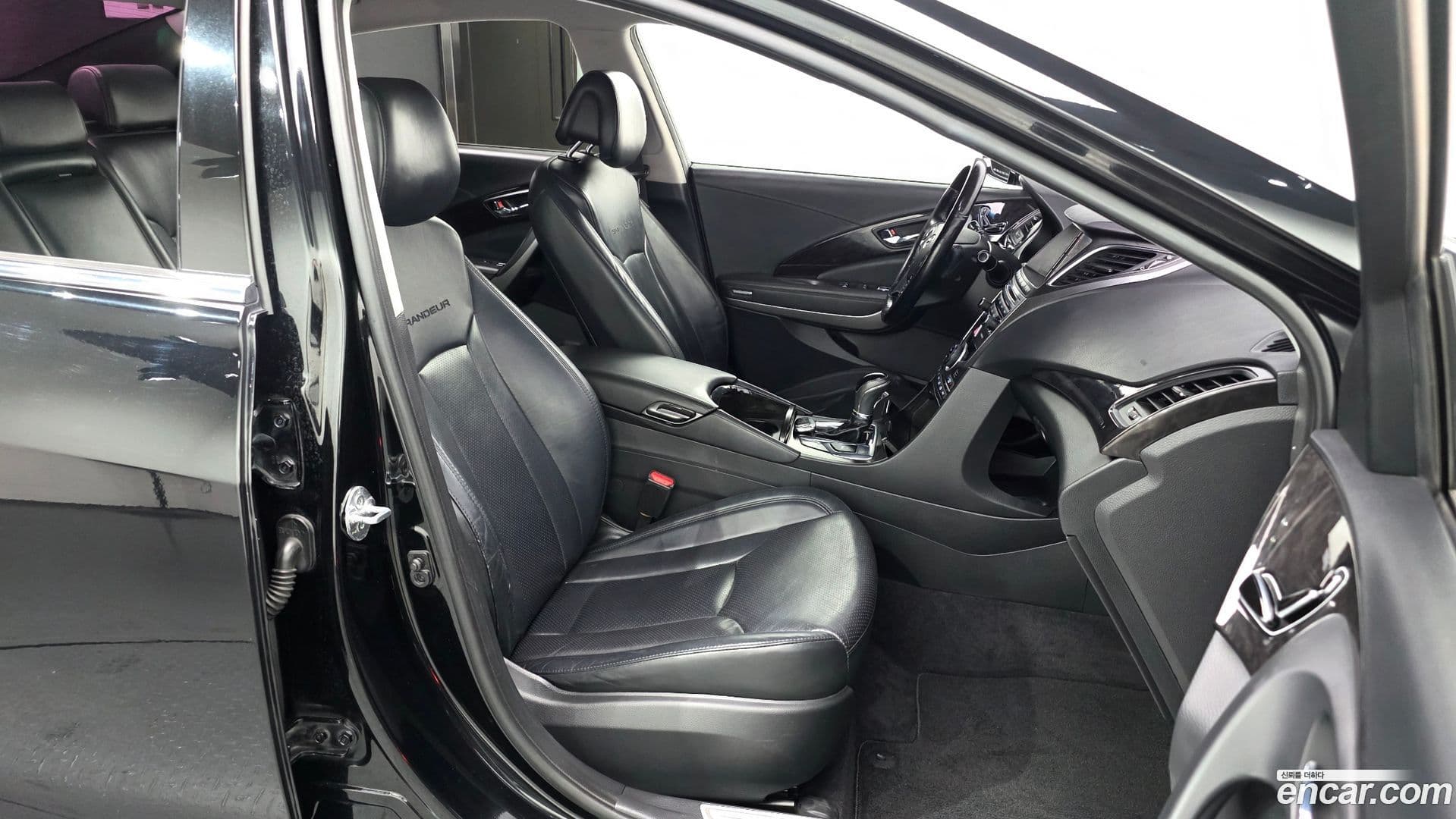 Main__Slider__Photo:Grandeur Hyundai 2015.1-9