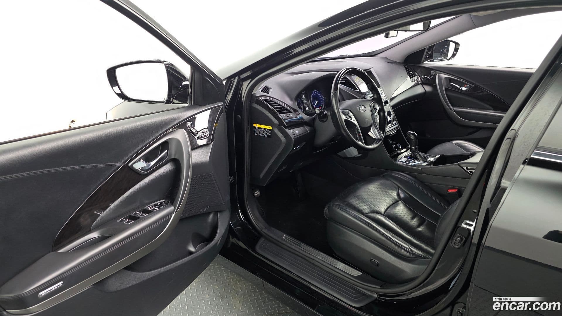 Main__Slider__Photo:Grandeur Hyundai 2015.1-10