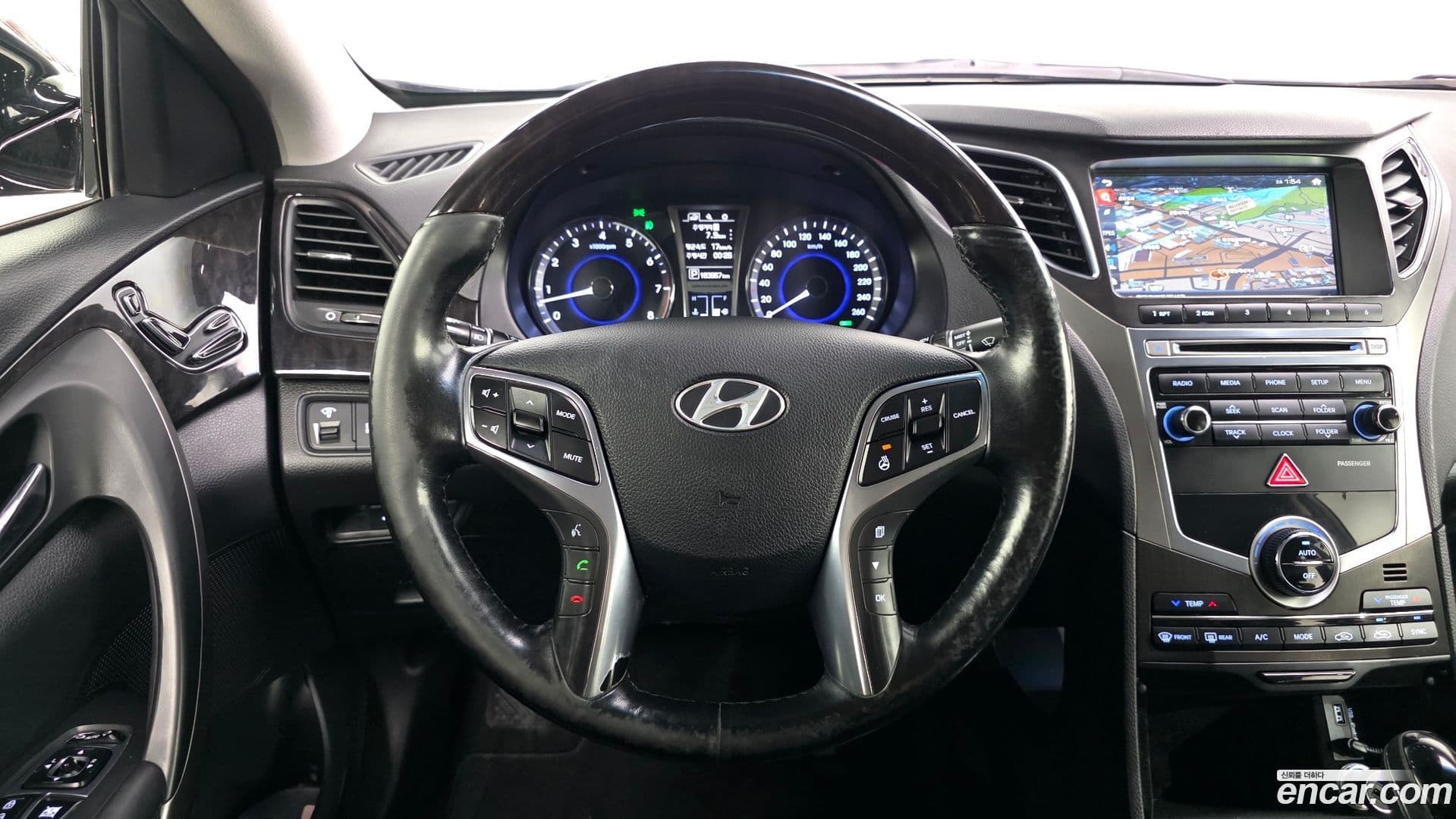 Main__Slider__Photo:Grandeur Hyundai 2015.1-12