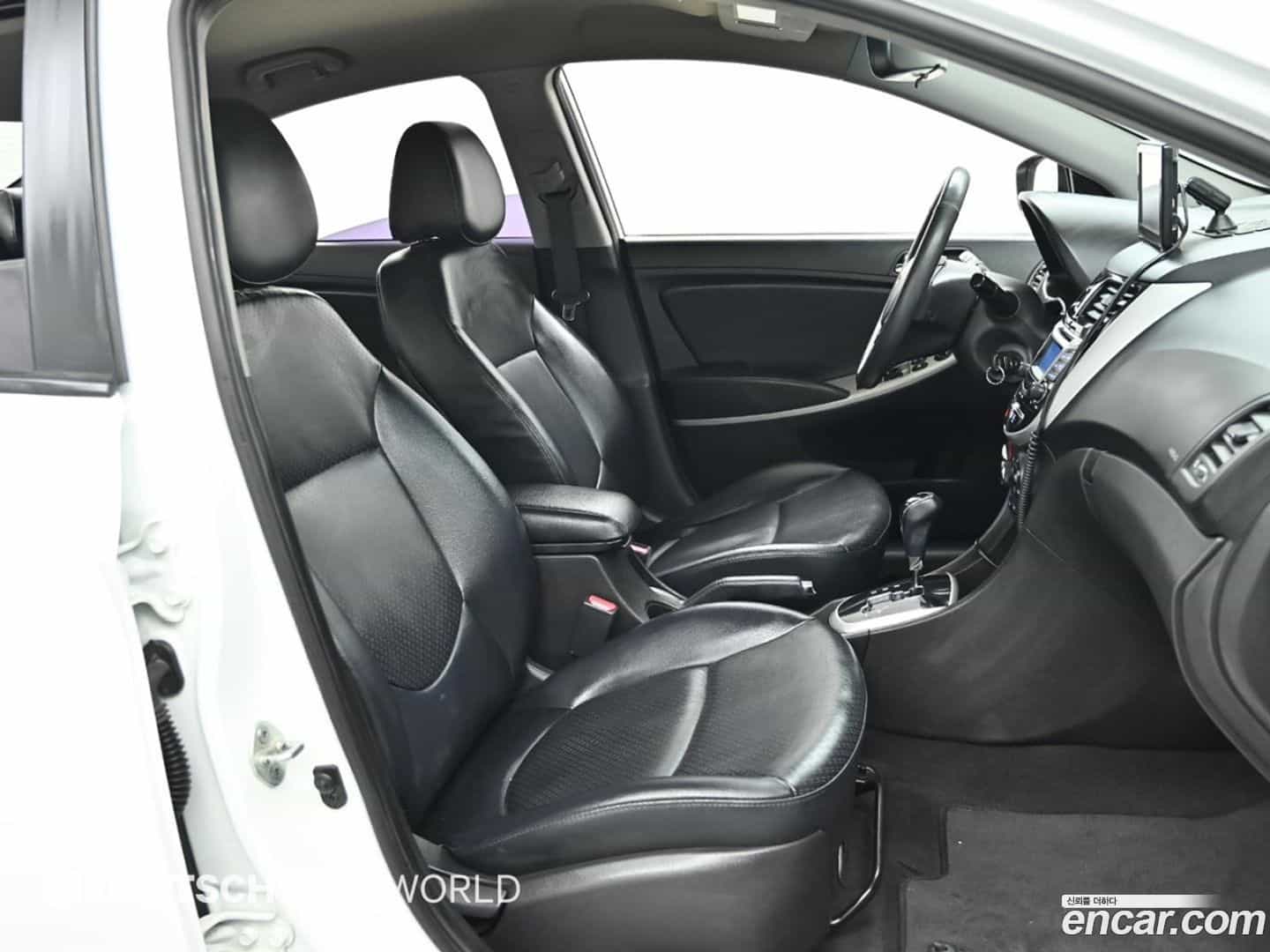 Accent Hyundai 2012.7-INNER-010