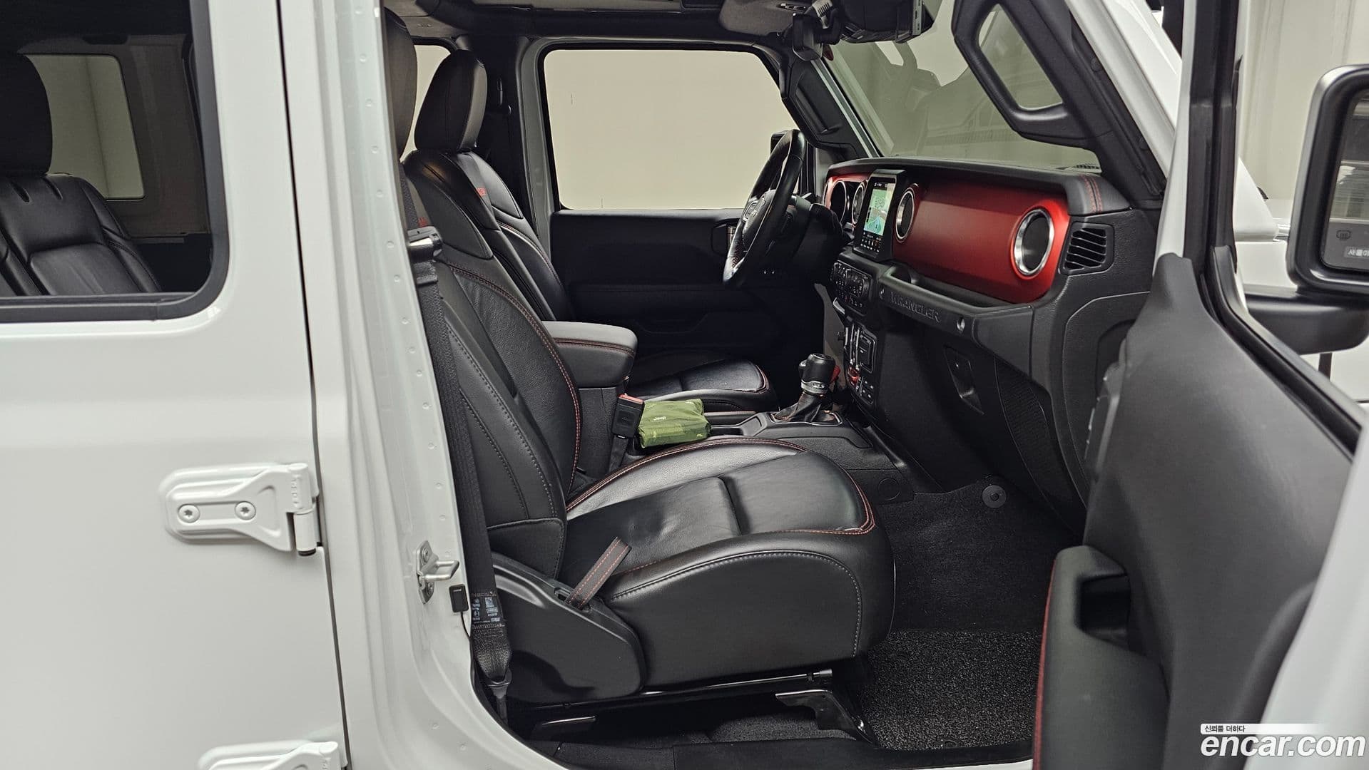 Main__Slider__Photo:Wrangler Jeep 2021.2-10