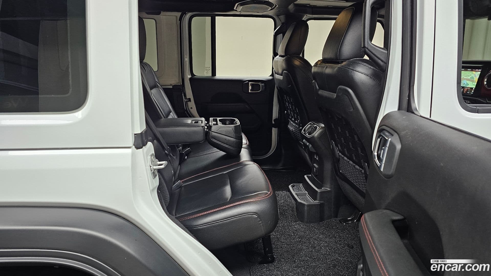 Main__Slider__Photo:Wrangler Jeep 2021.2-11