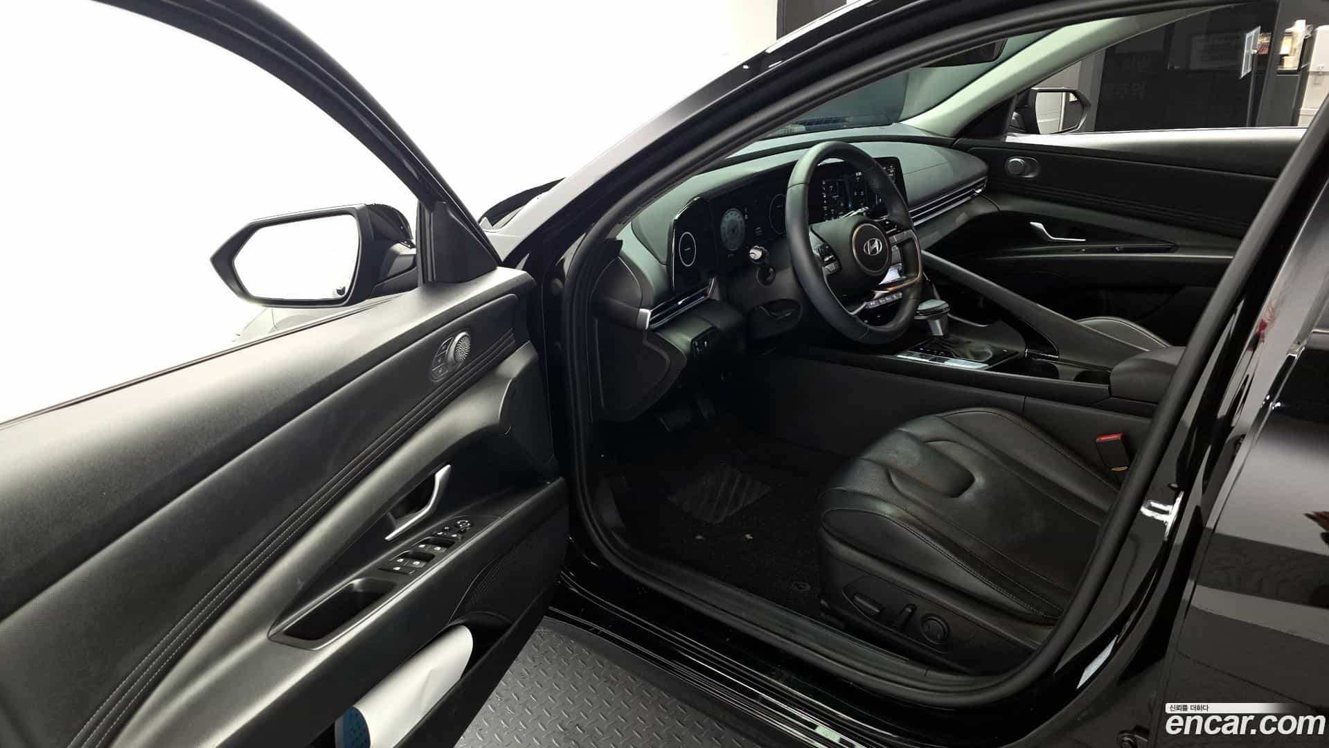 AVANTE Hyundai 2023.10-INNER-010