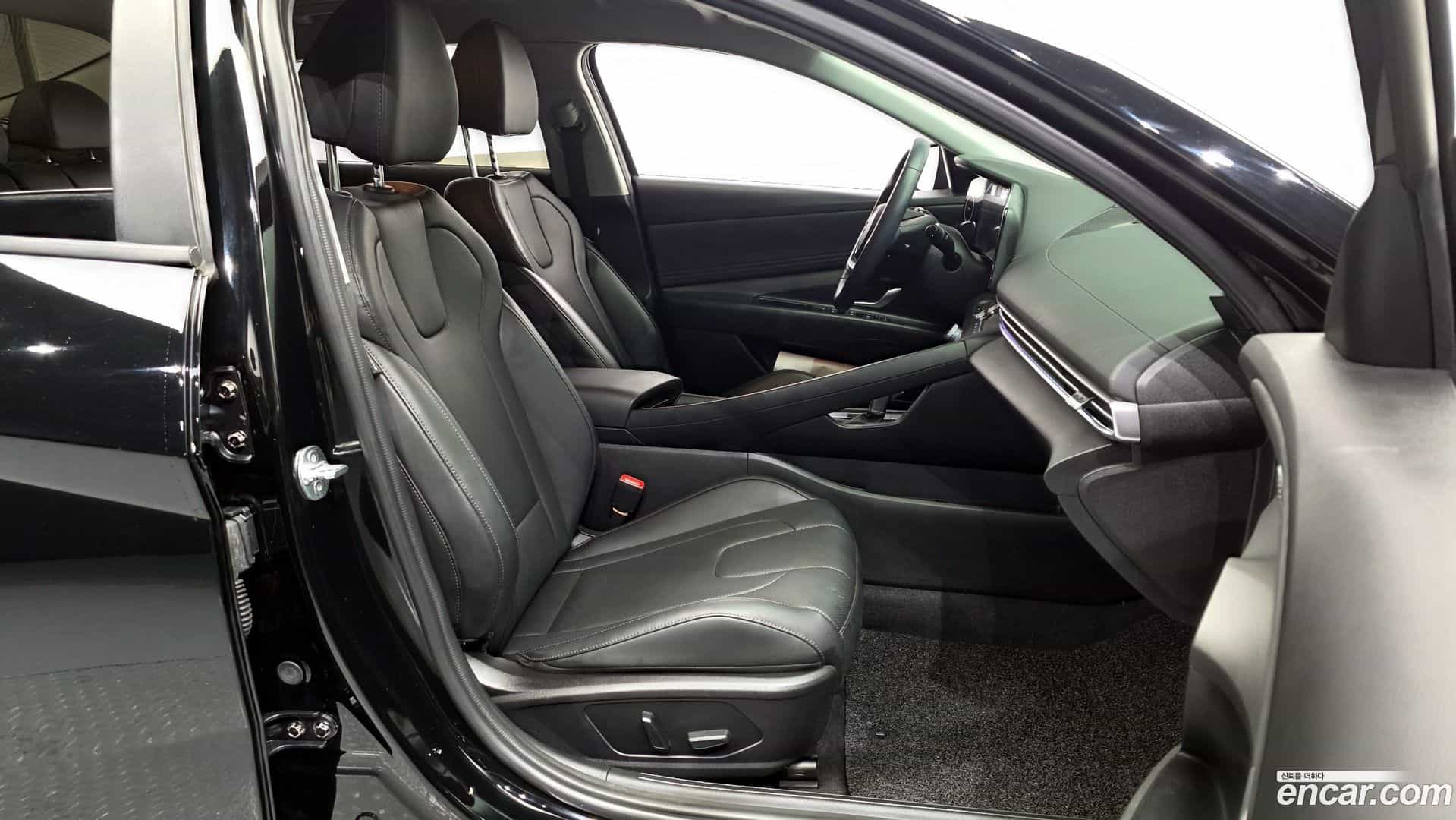 AVANTE Hyundai 2023.10-OPTION-015